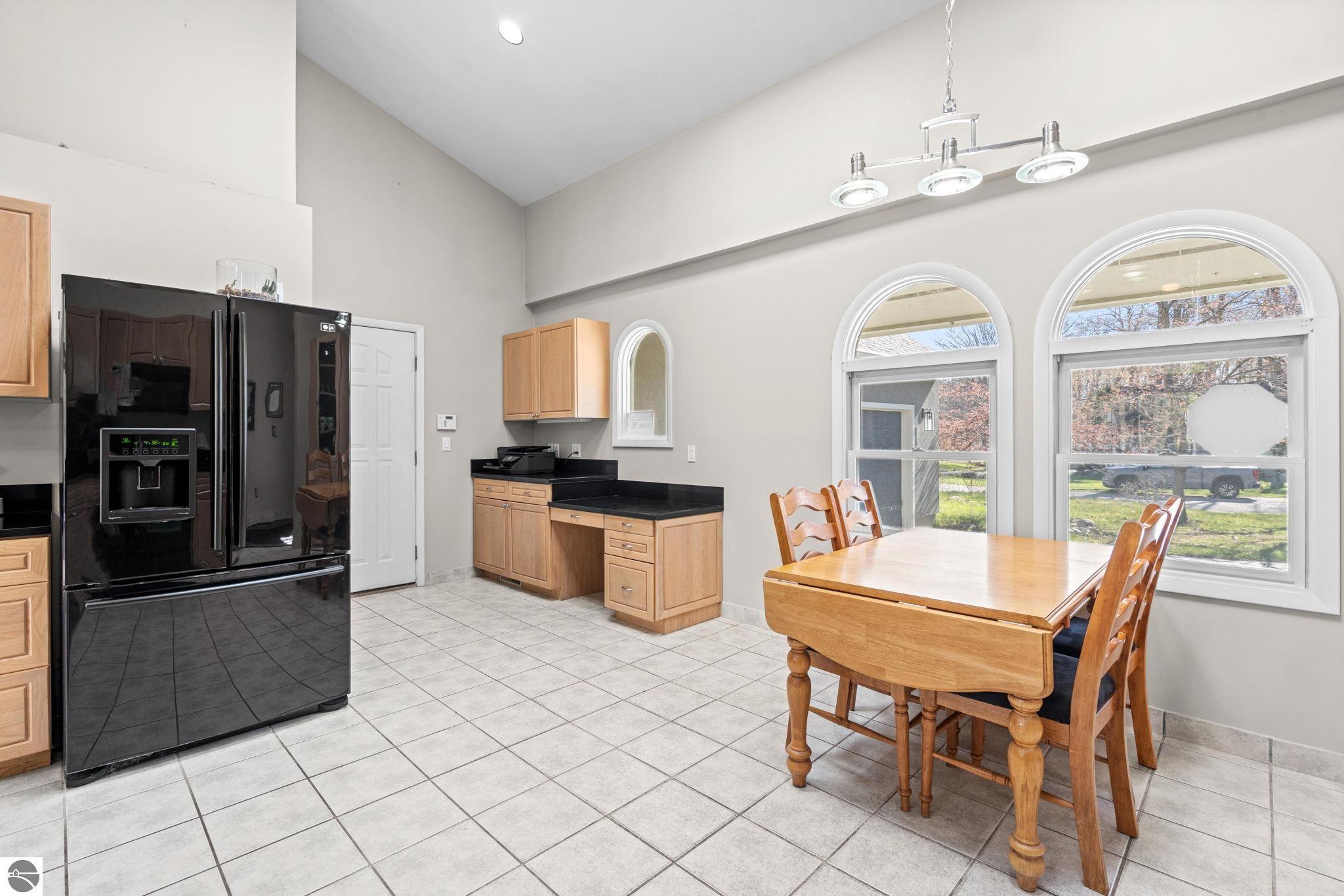 9045 North Pointe Woods