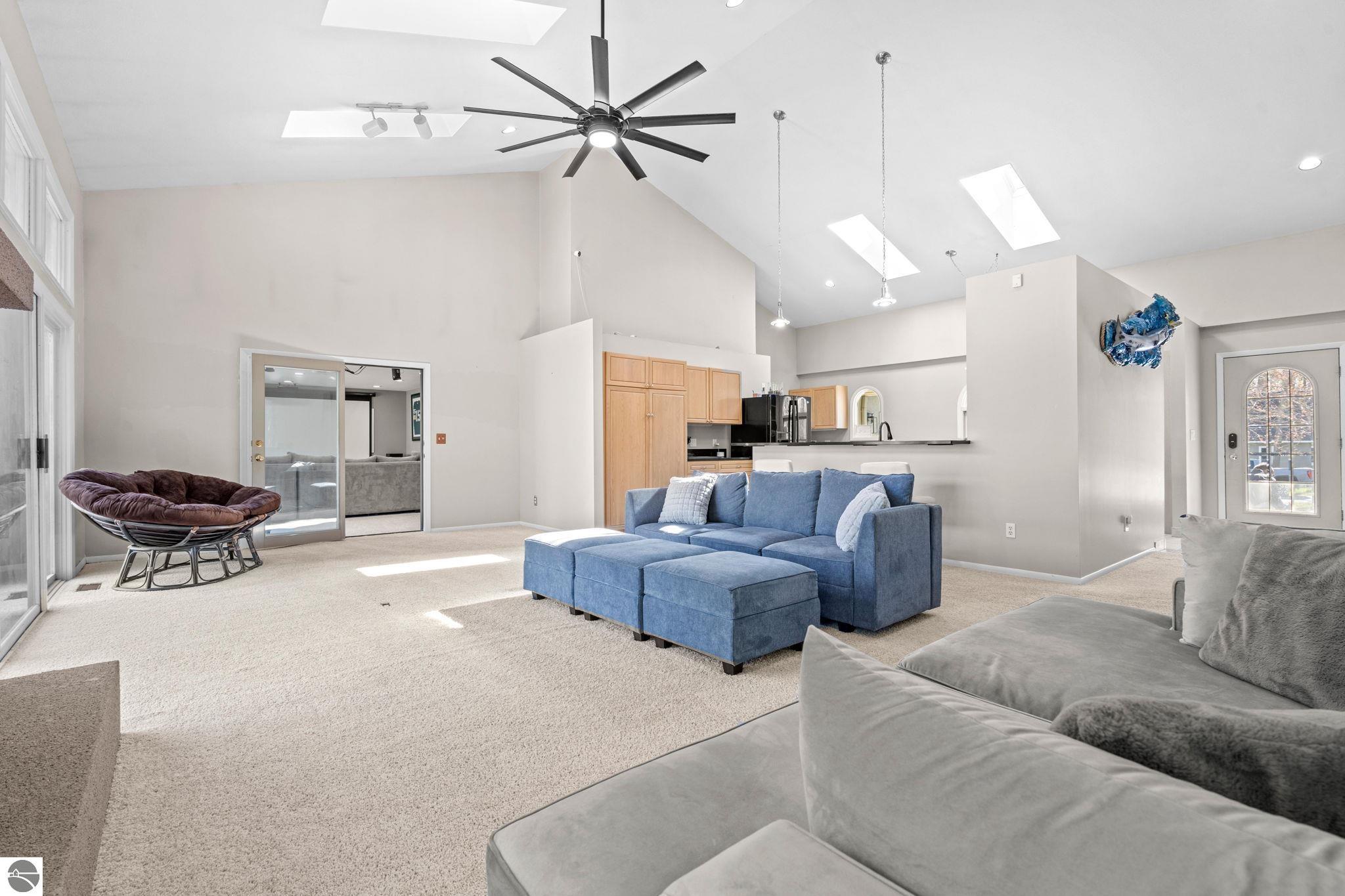 9045 North Pointe Woods