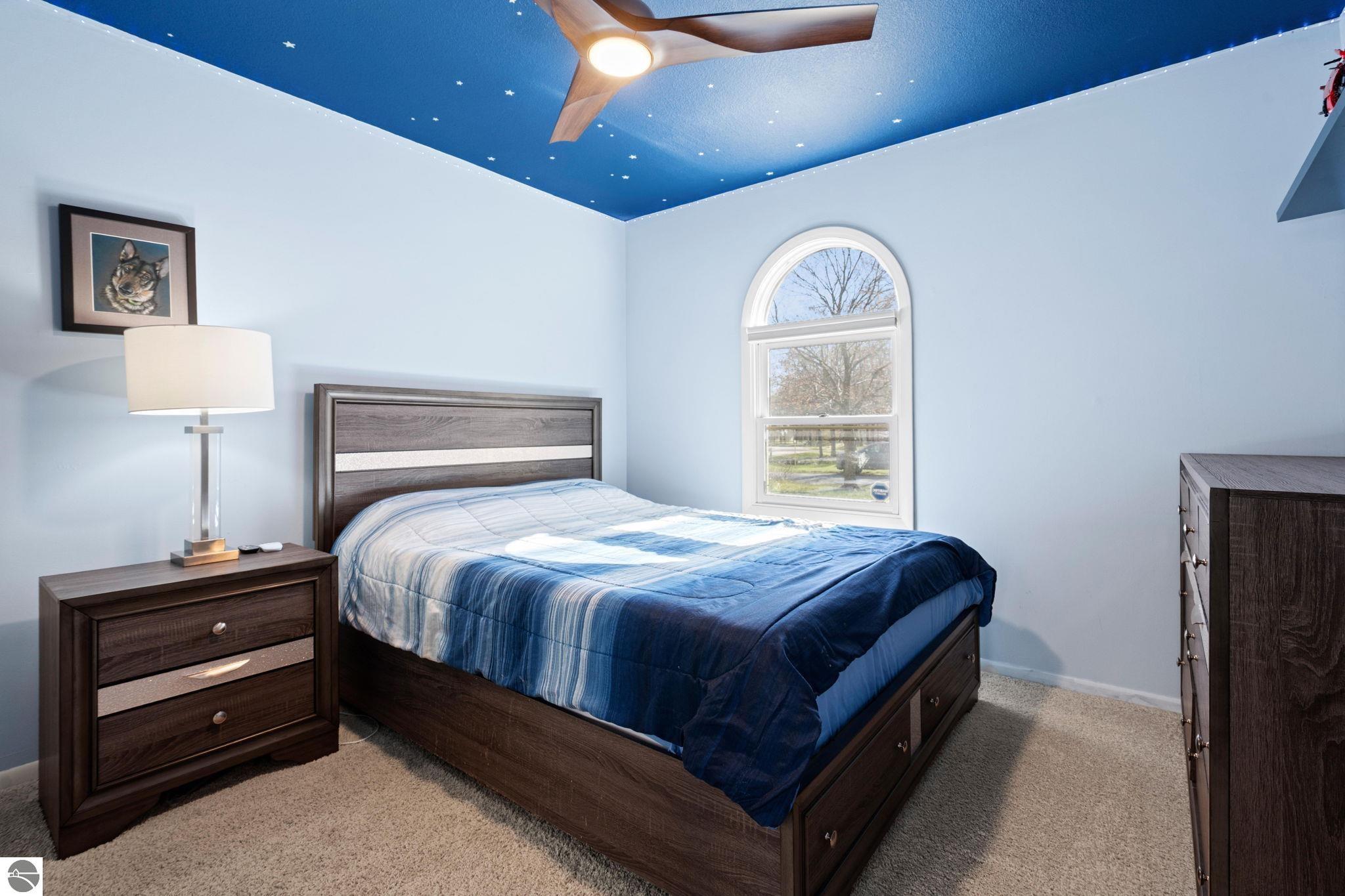 9045 North Pointe Woods