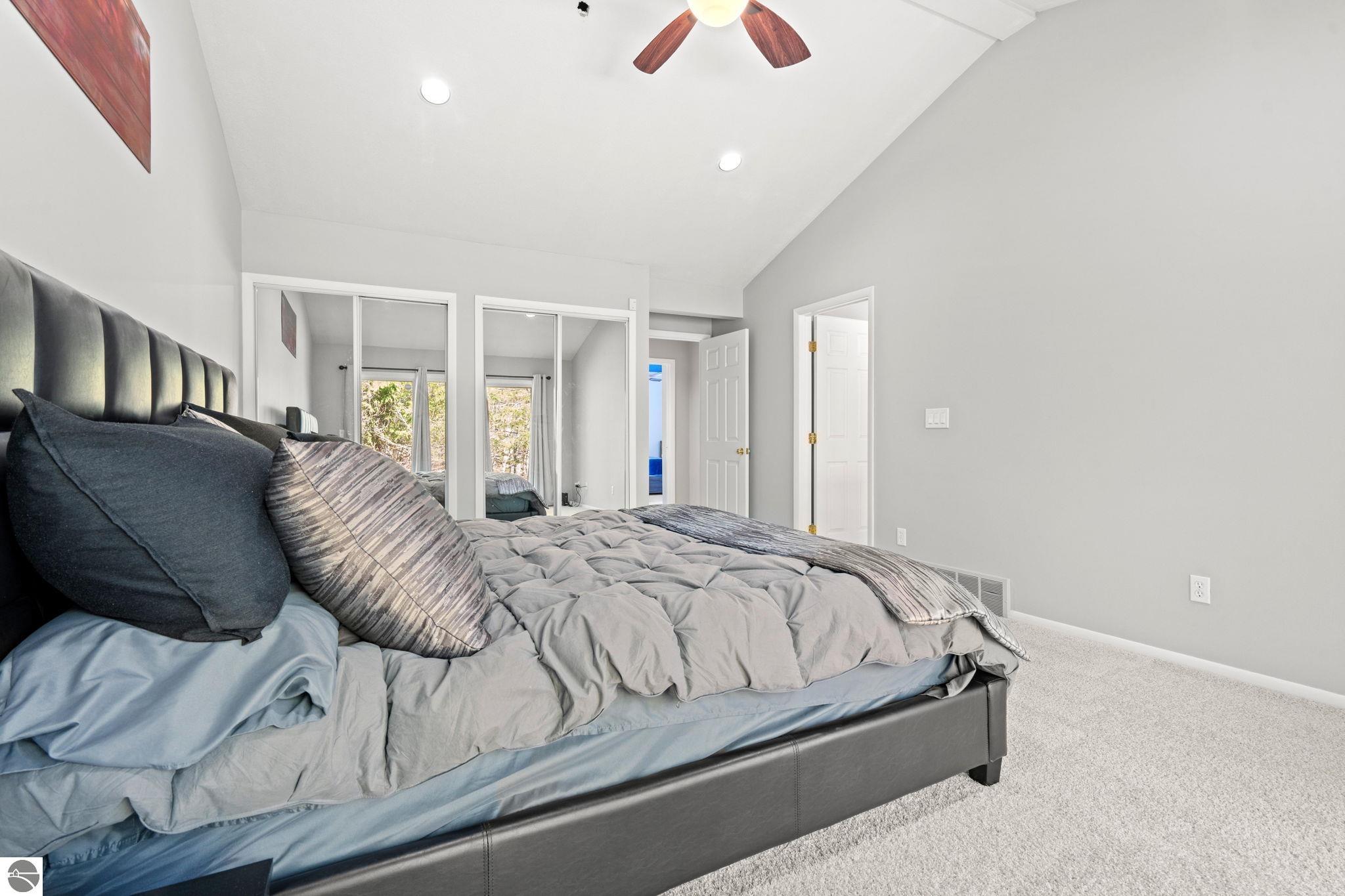 9045 North Pointe Woods