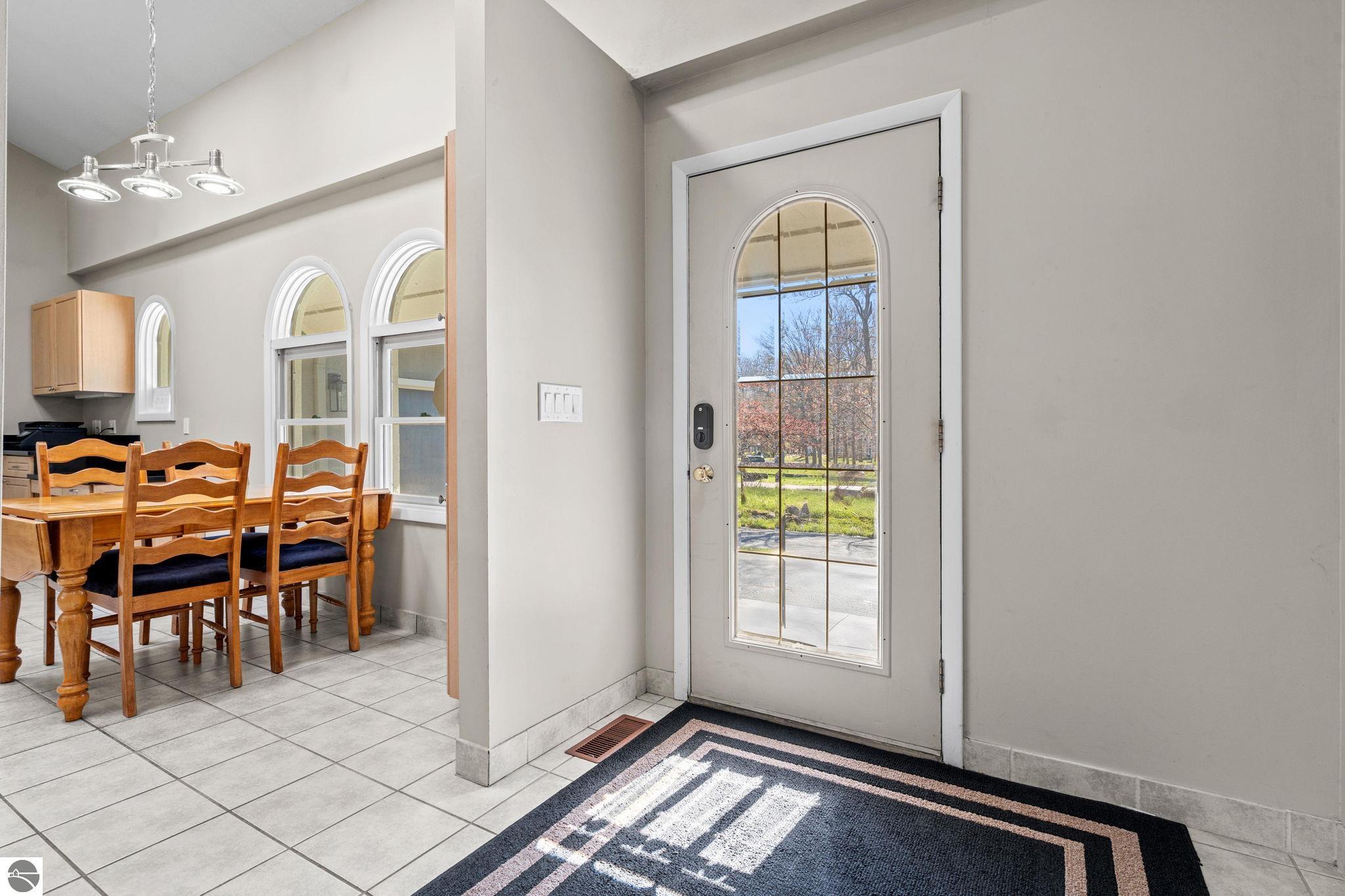 9045 North Pointe Woods