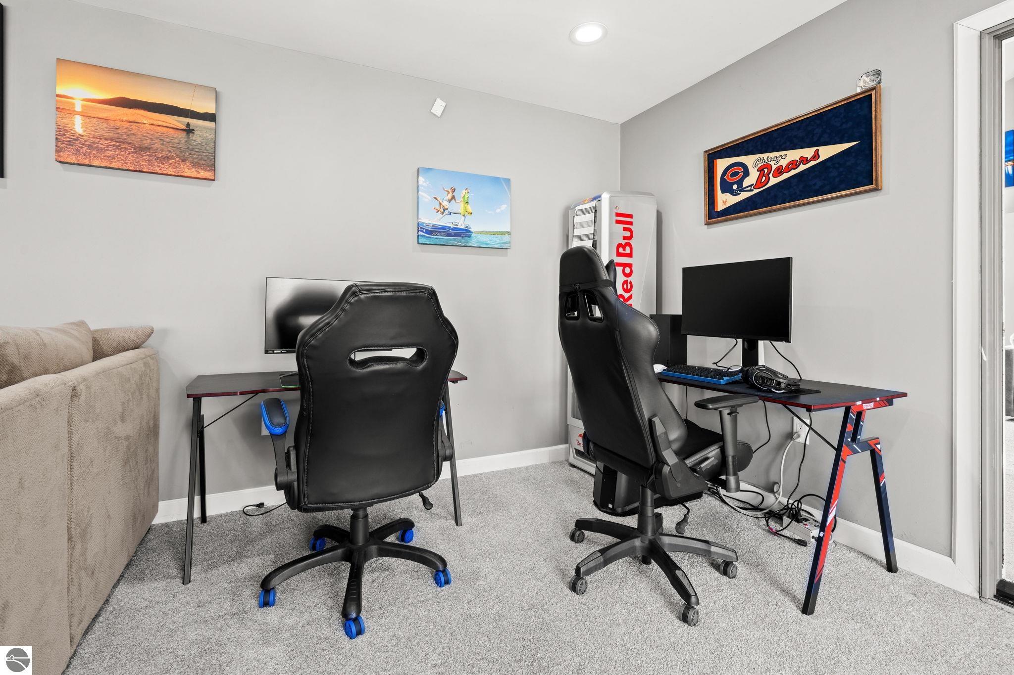 9045 North Pointe Woods