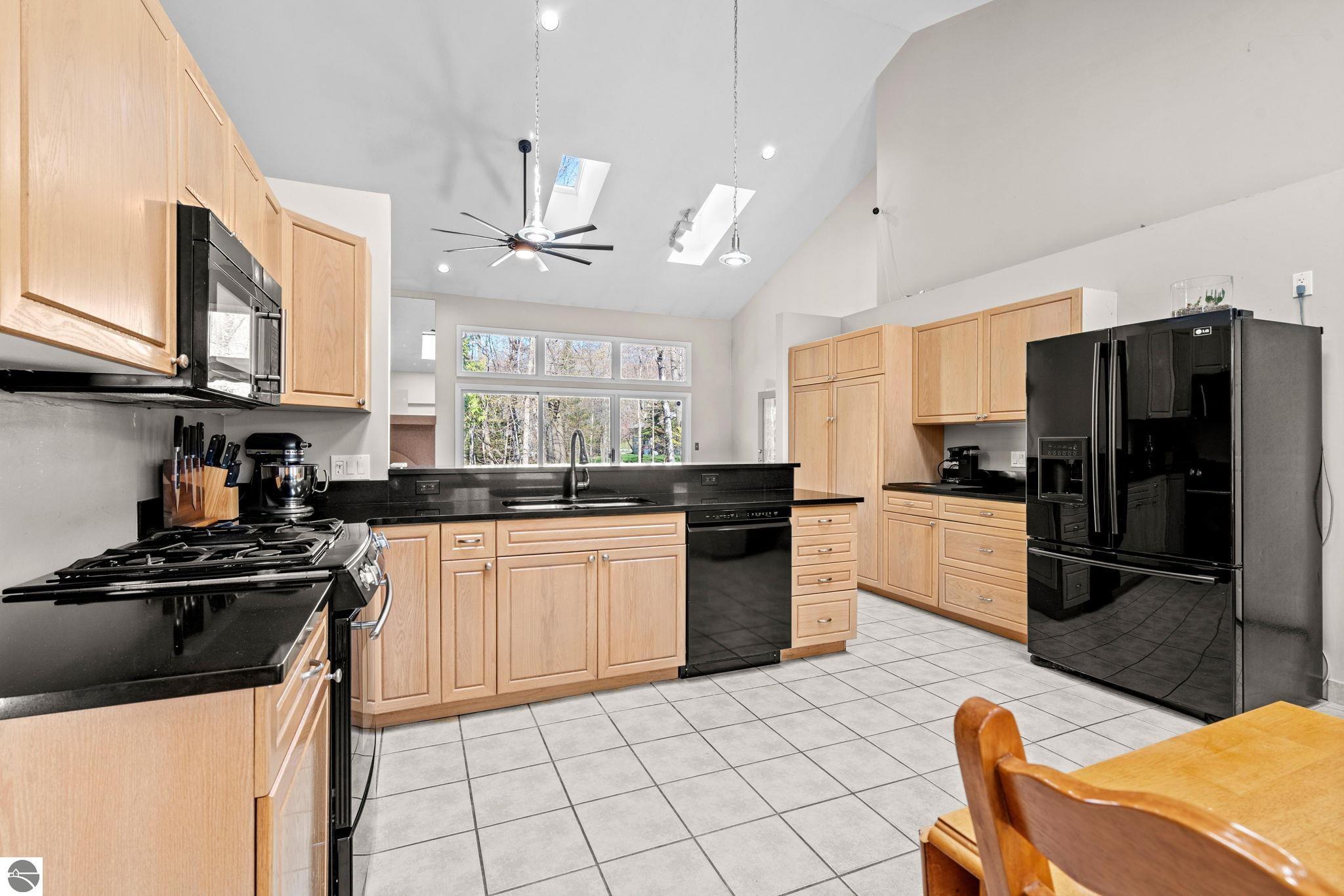 9045 North Pointe Woods