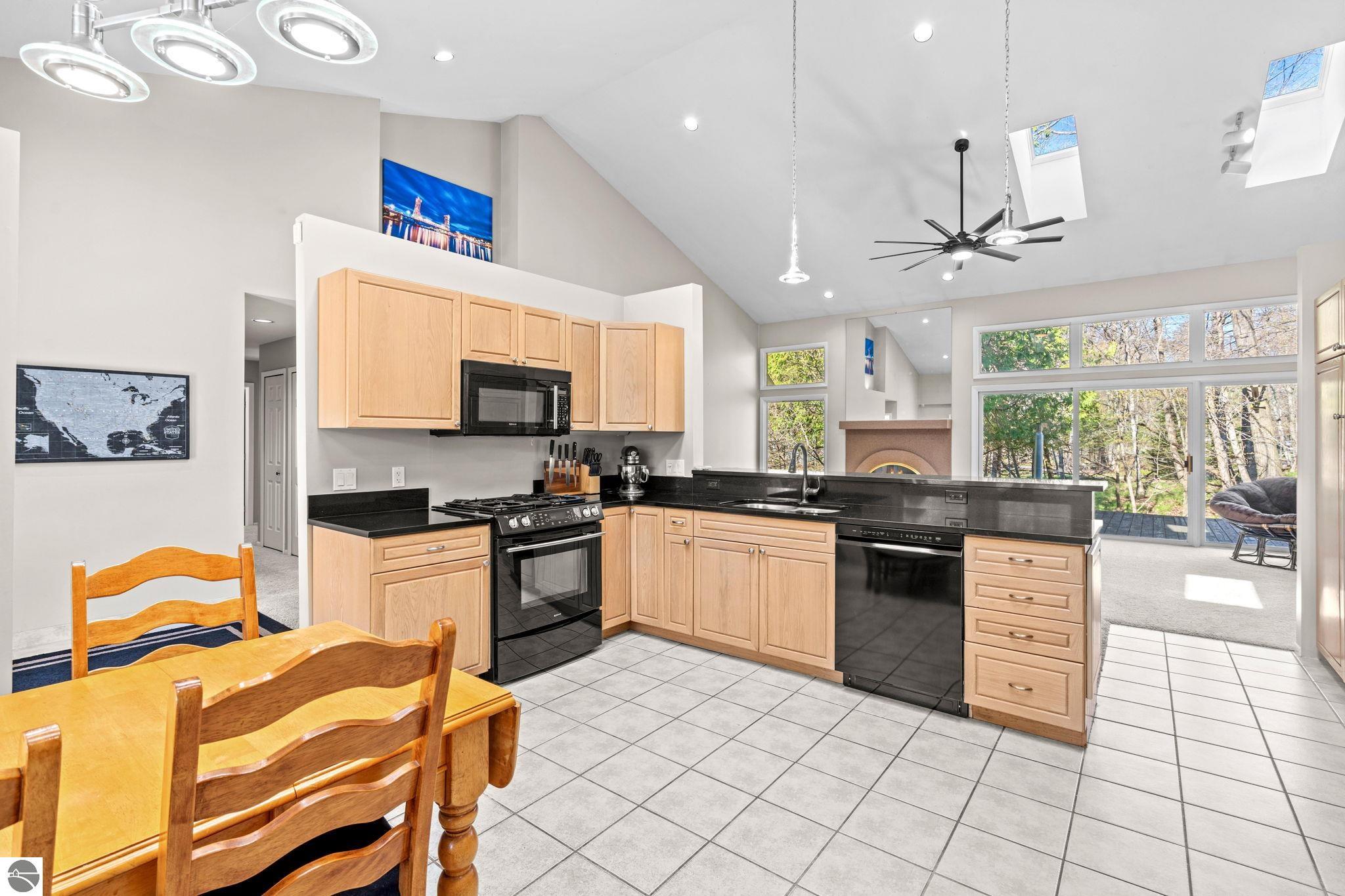 9045 North Pointe Woods