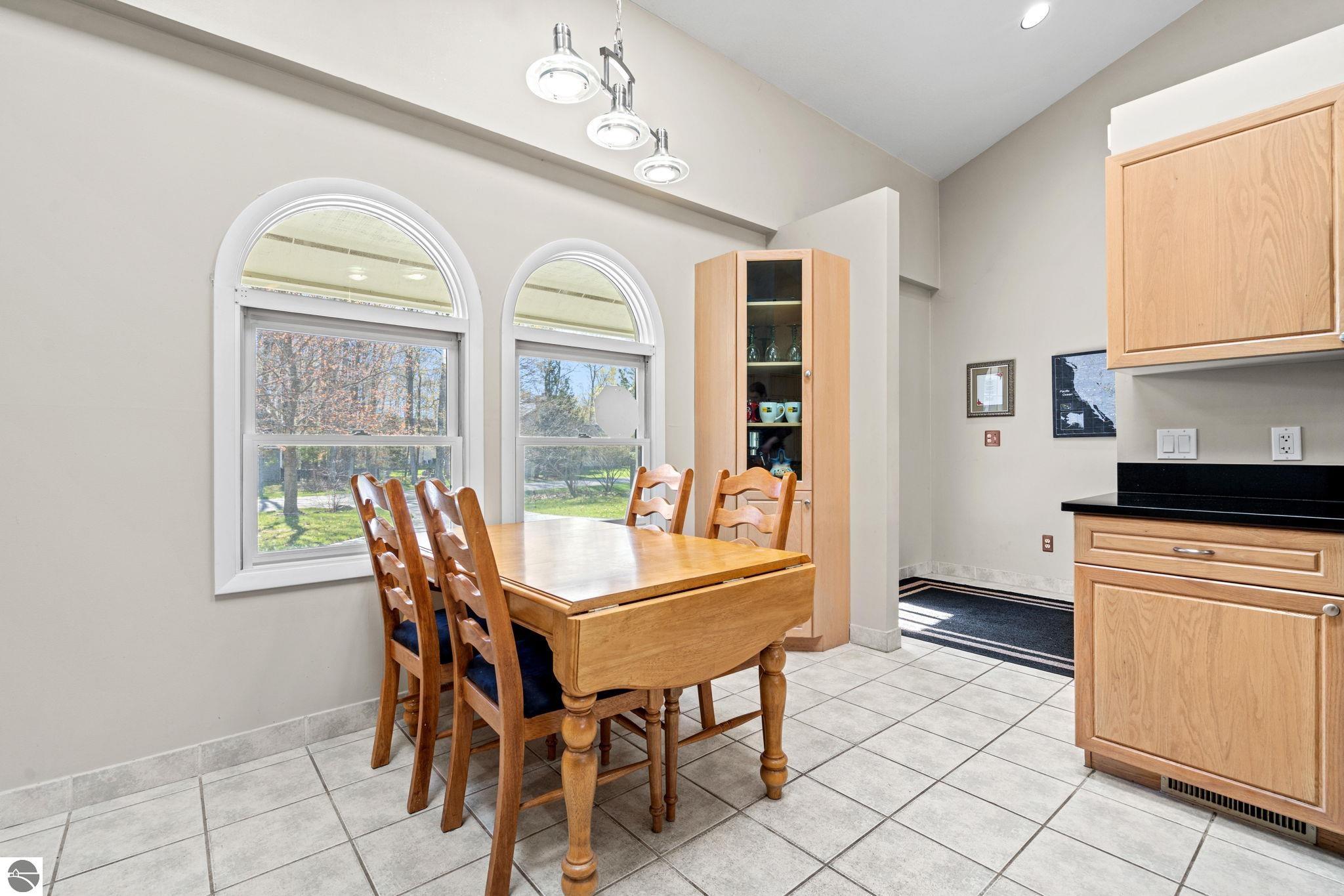 9045 North Pointe Woods