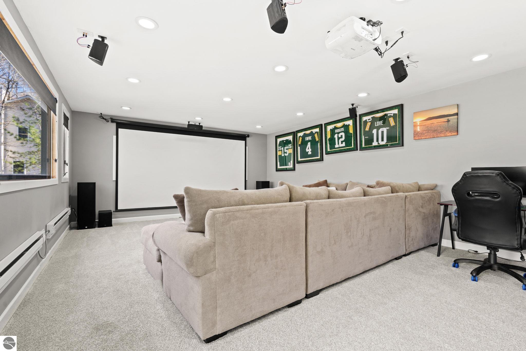 9045 North Pointe Woods