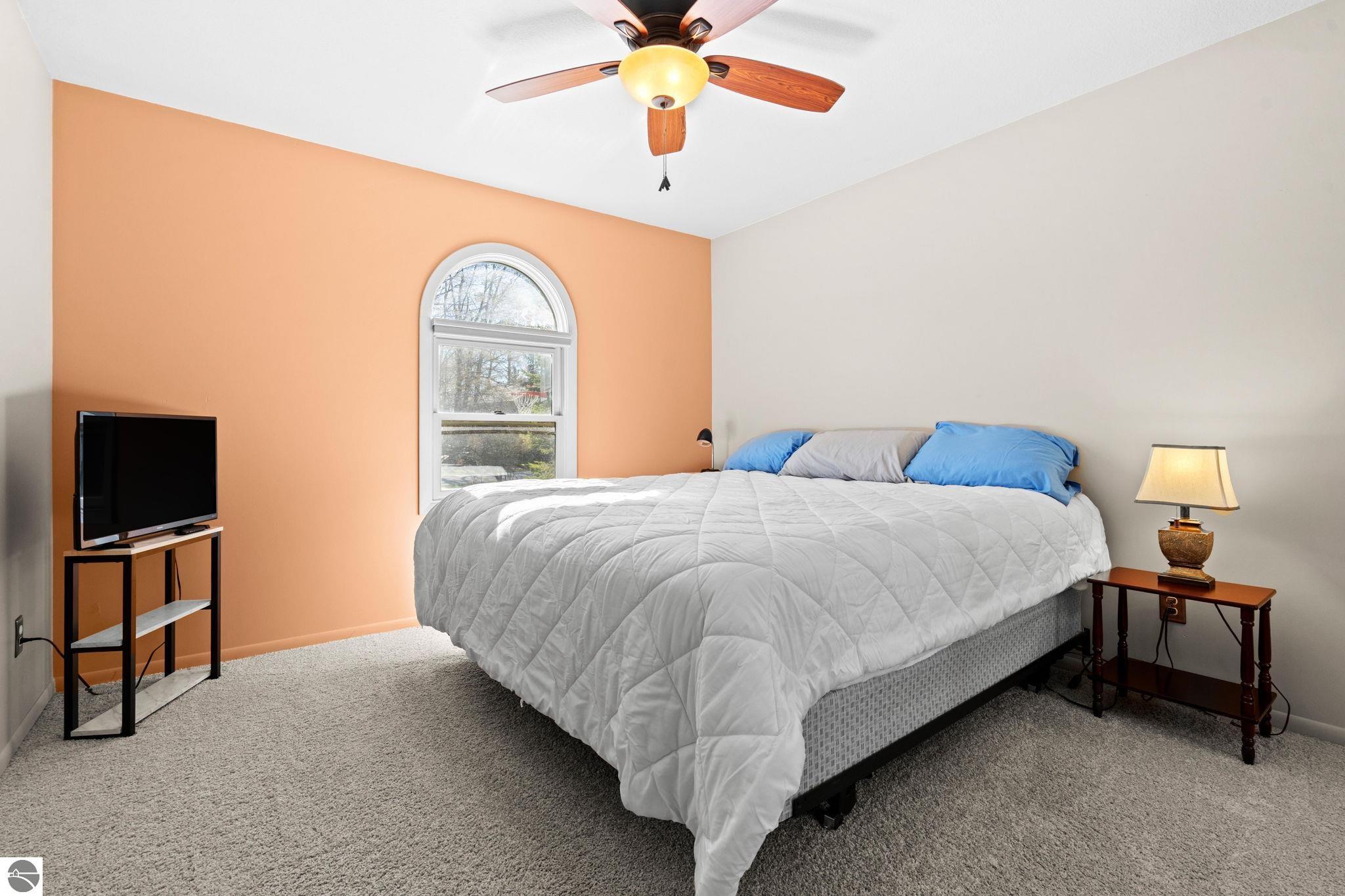 9045 North Pointe Woods