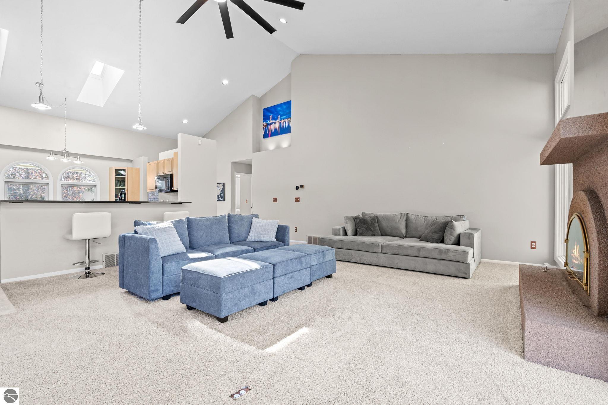 9045 North Pointe Woods