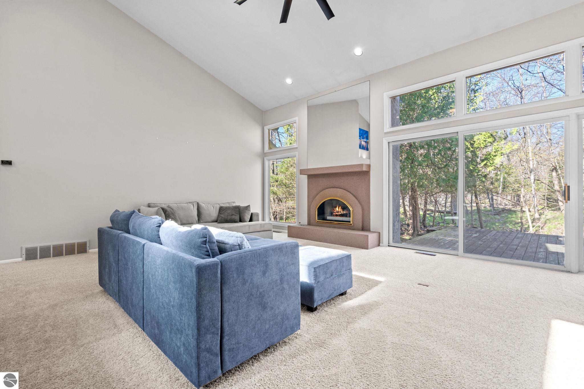 9045 North Pointe Woods