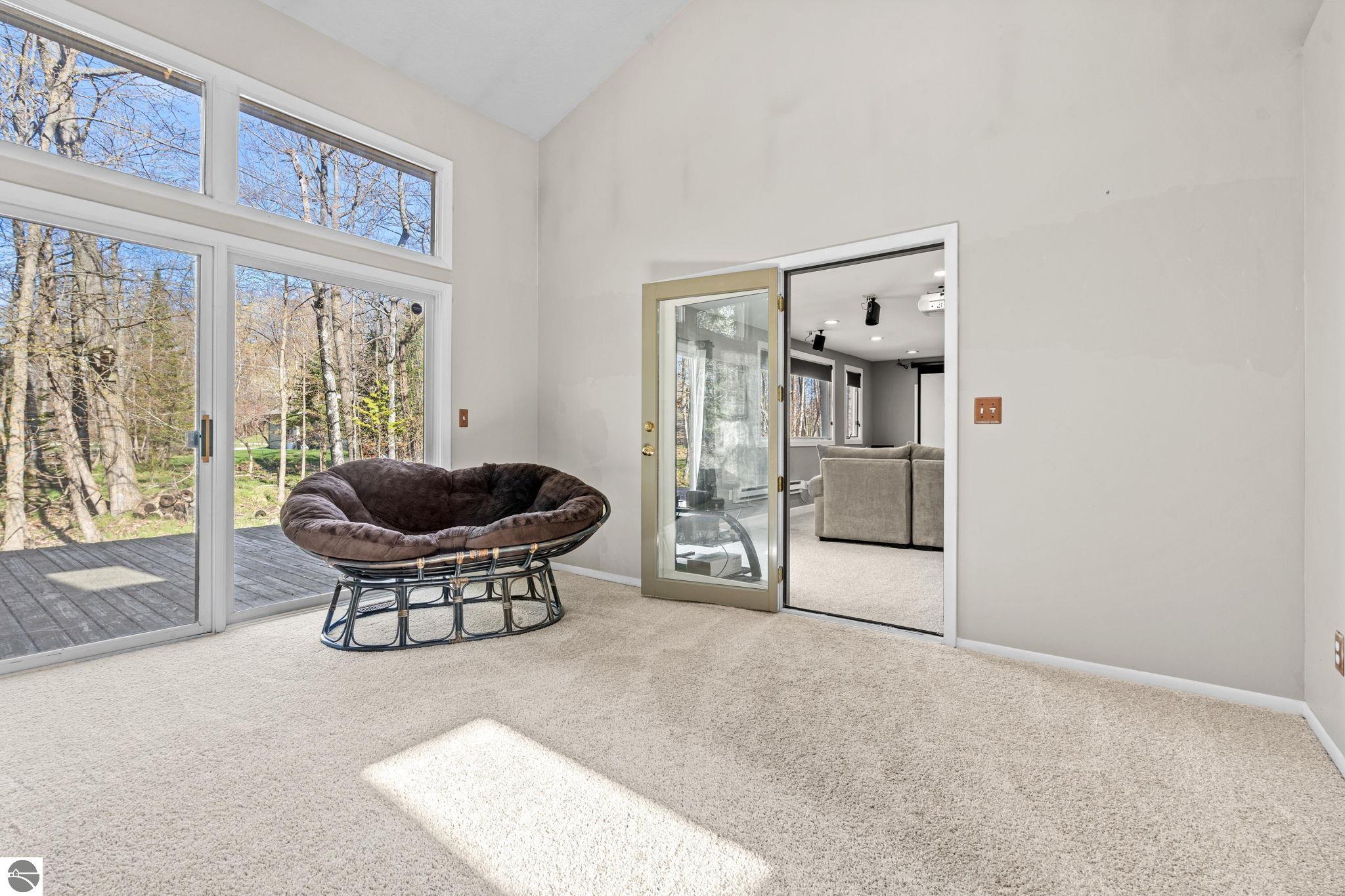 9045 North Pointe Woods