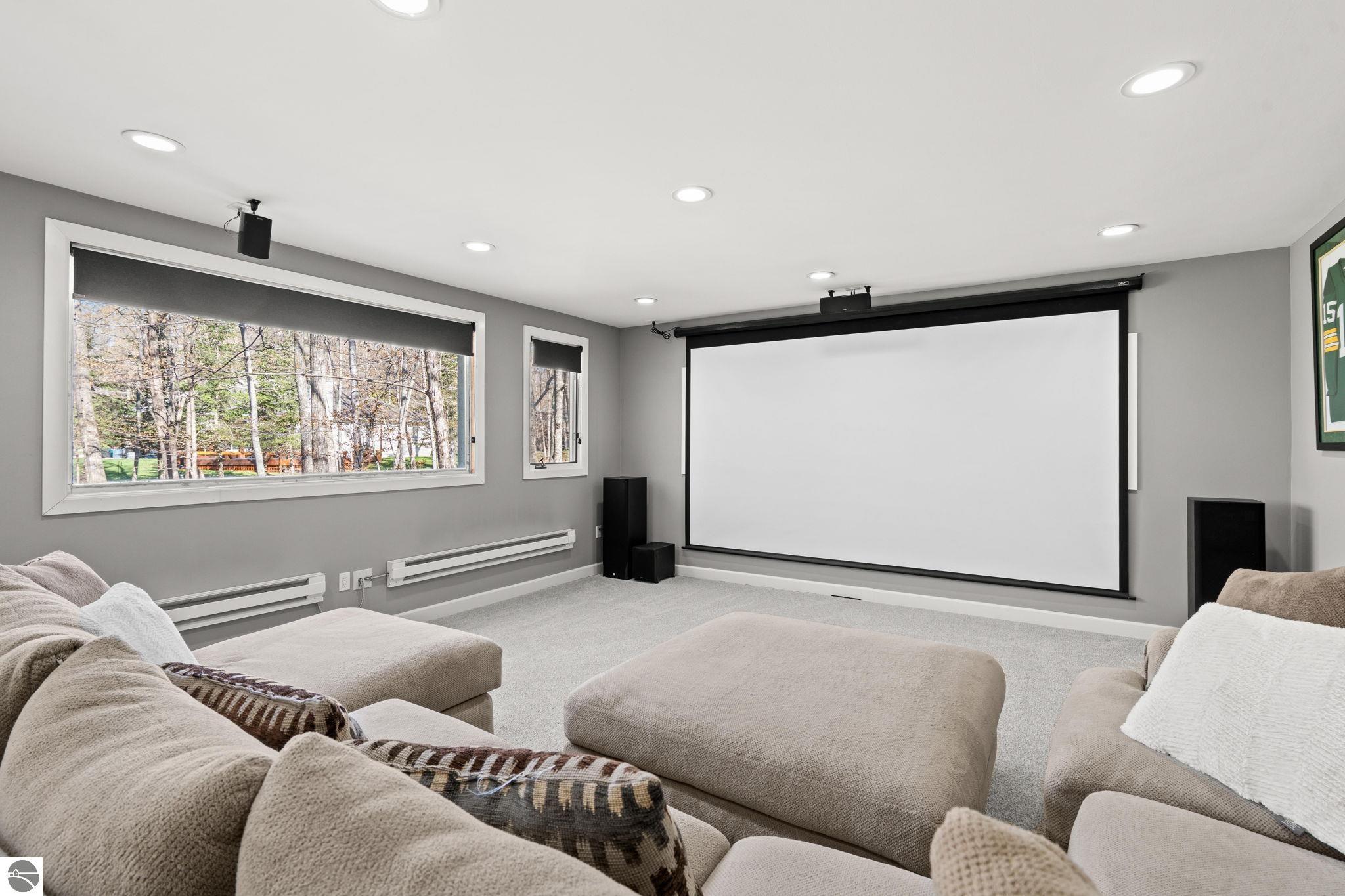 9045 North Pointe Woods