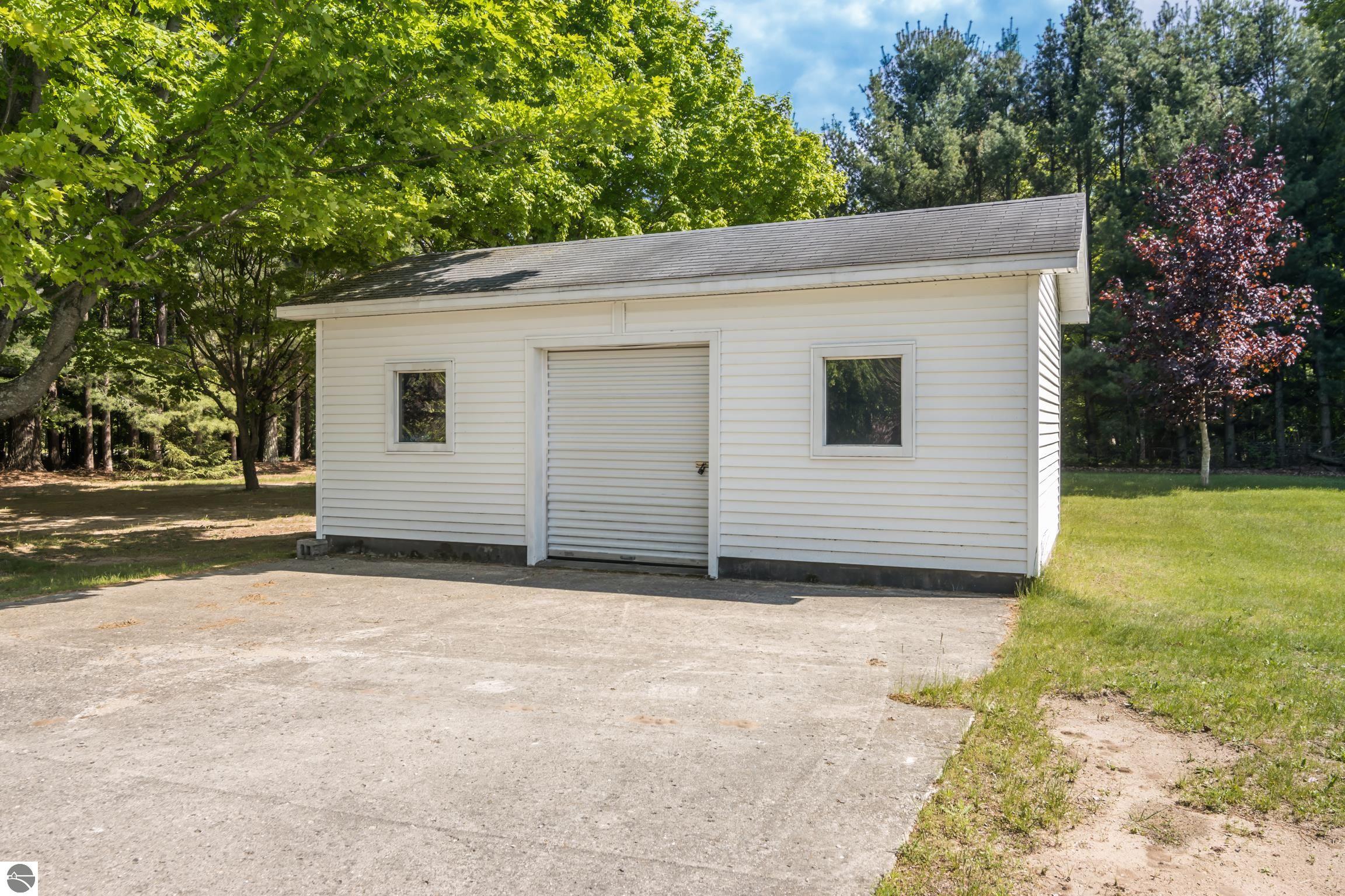 1836 Hanmer Road