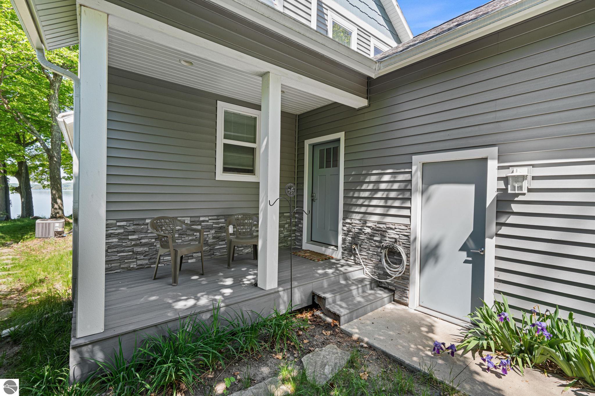 8440 S Lakeview Road