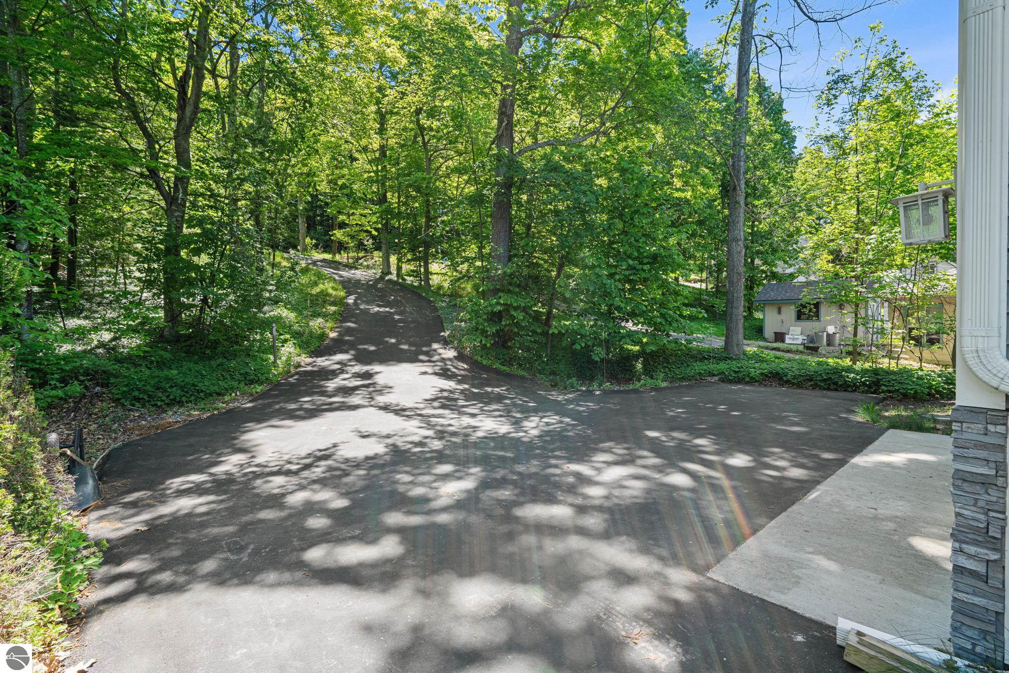 8440 S Lakeview Road