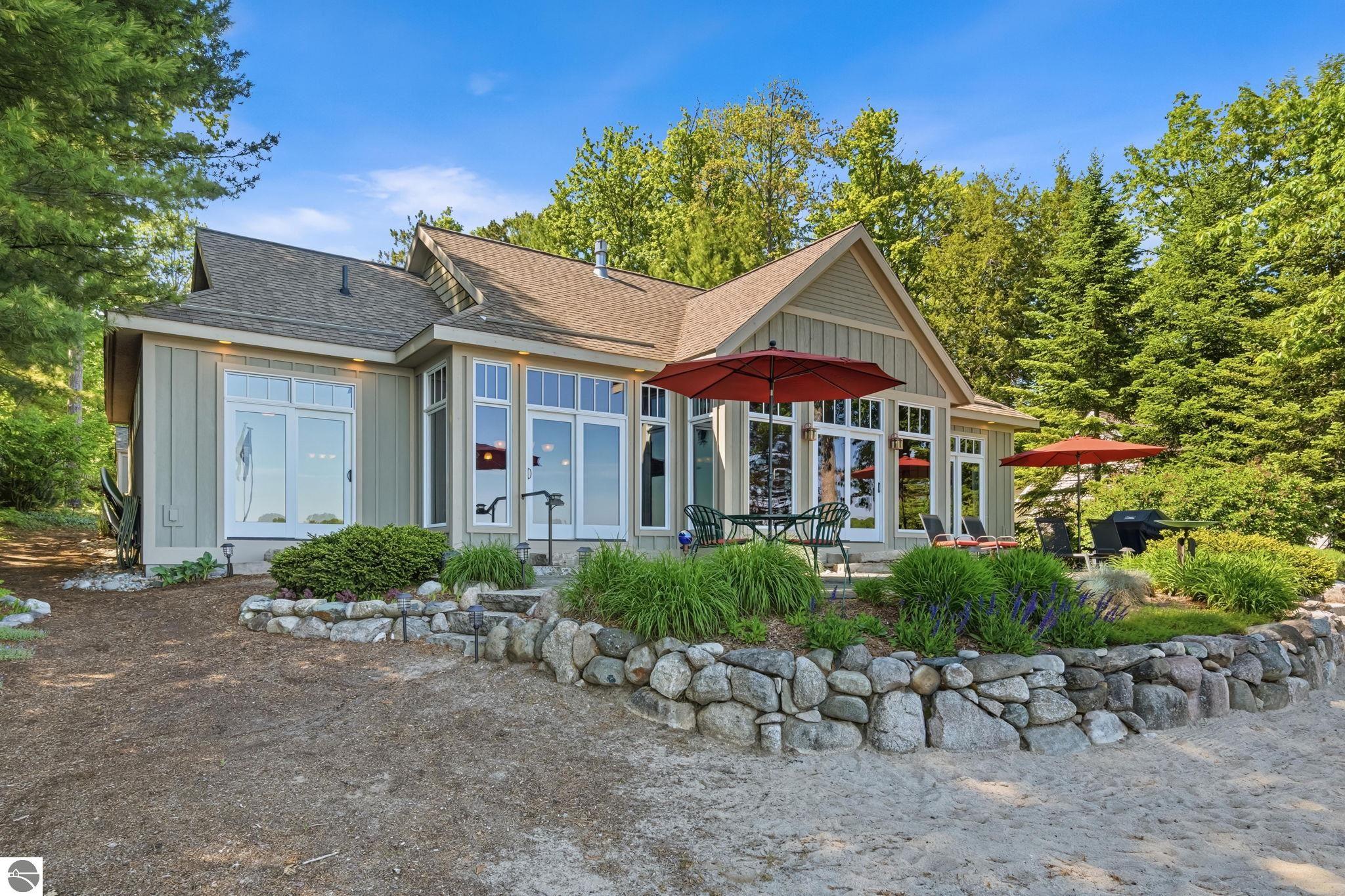2704 Crescent Shores Drive