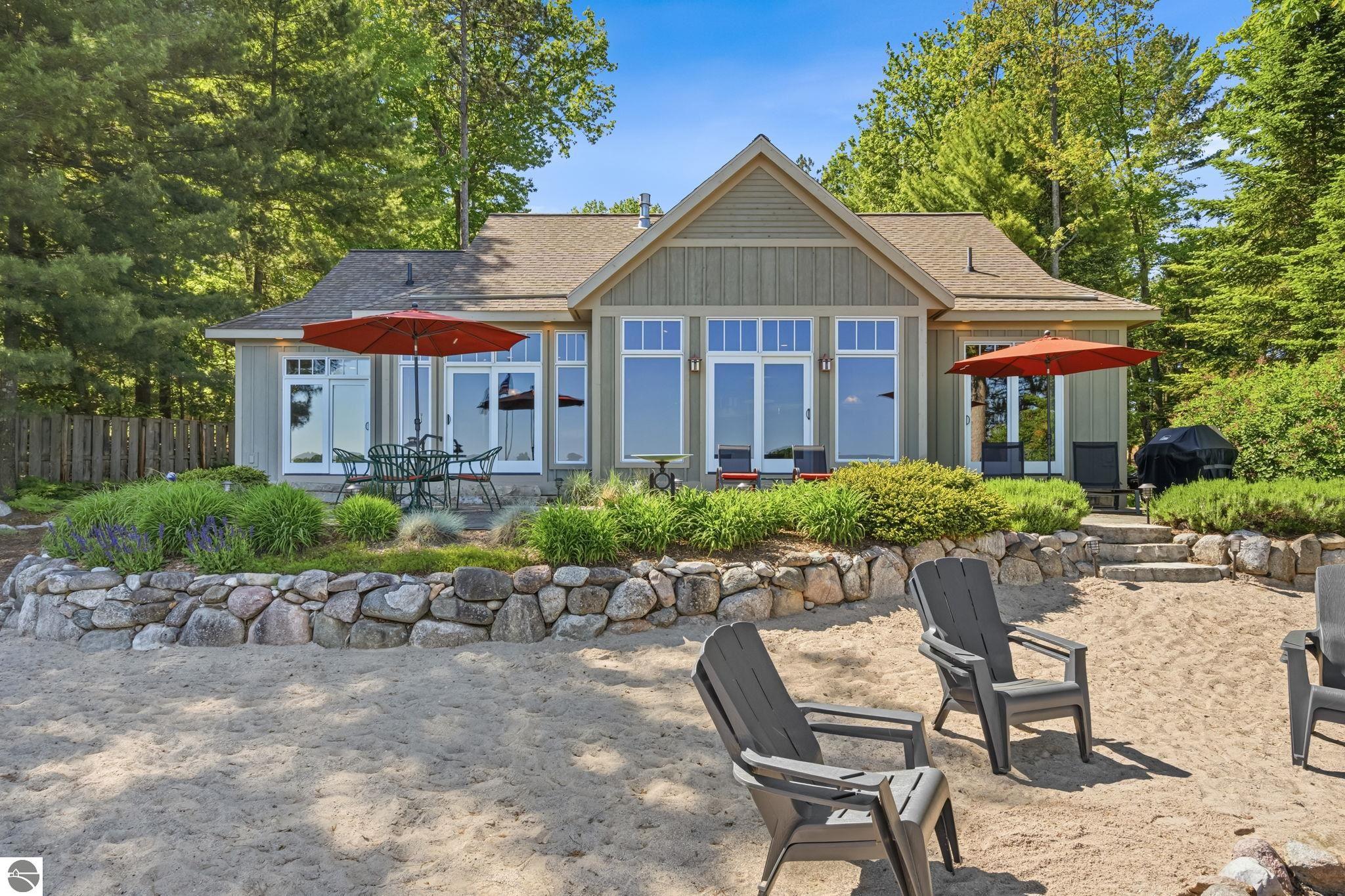 2704 Crescent Shores Drive