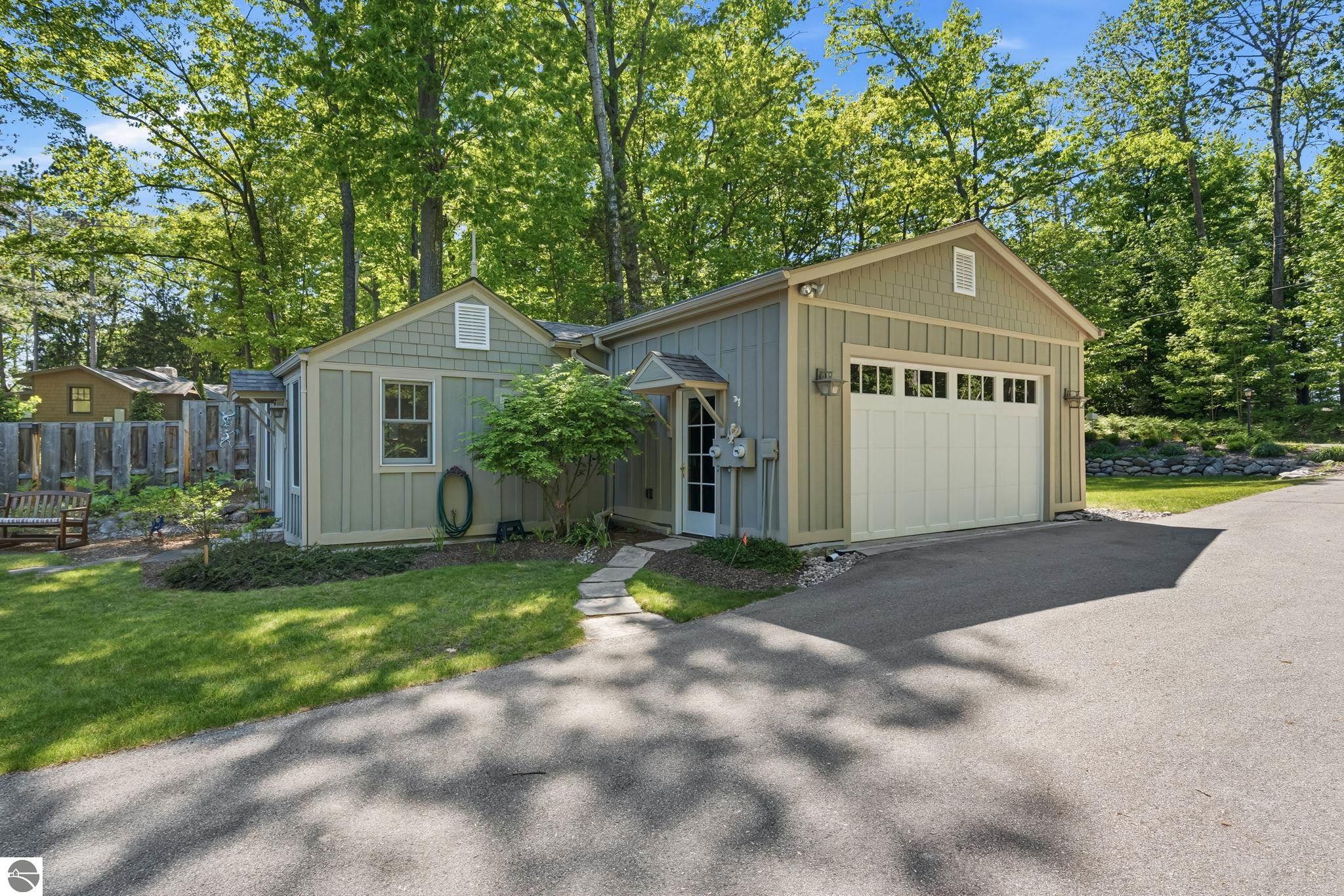 2704 Crescent Shores Drive