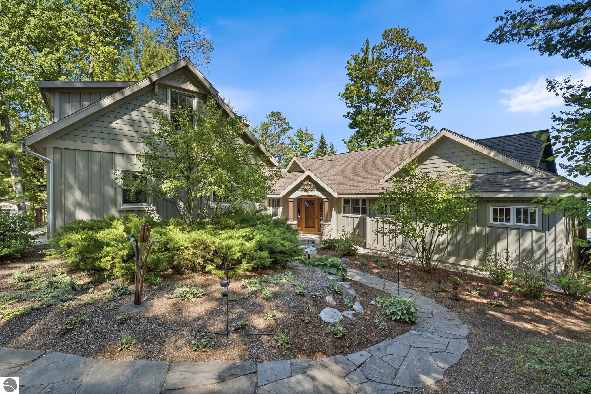 2704 Crescent Shores Drive