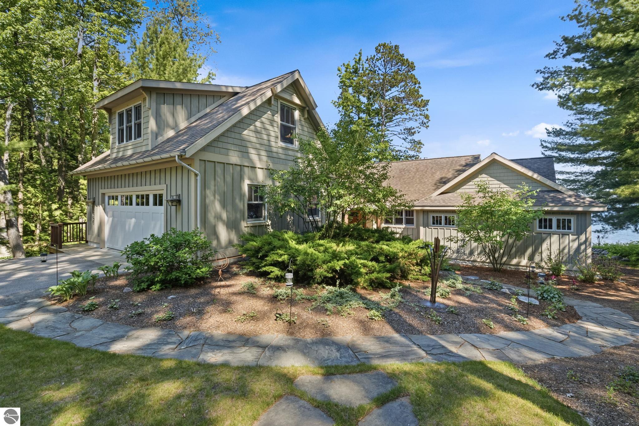 2704 Crescent Shores Drive