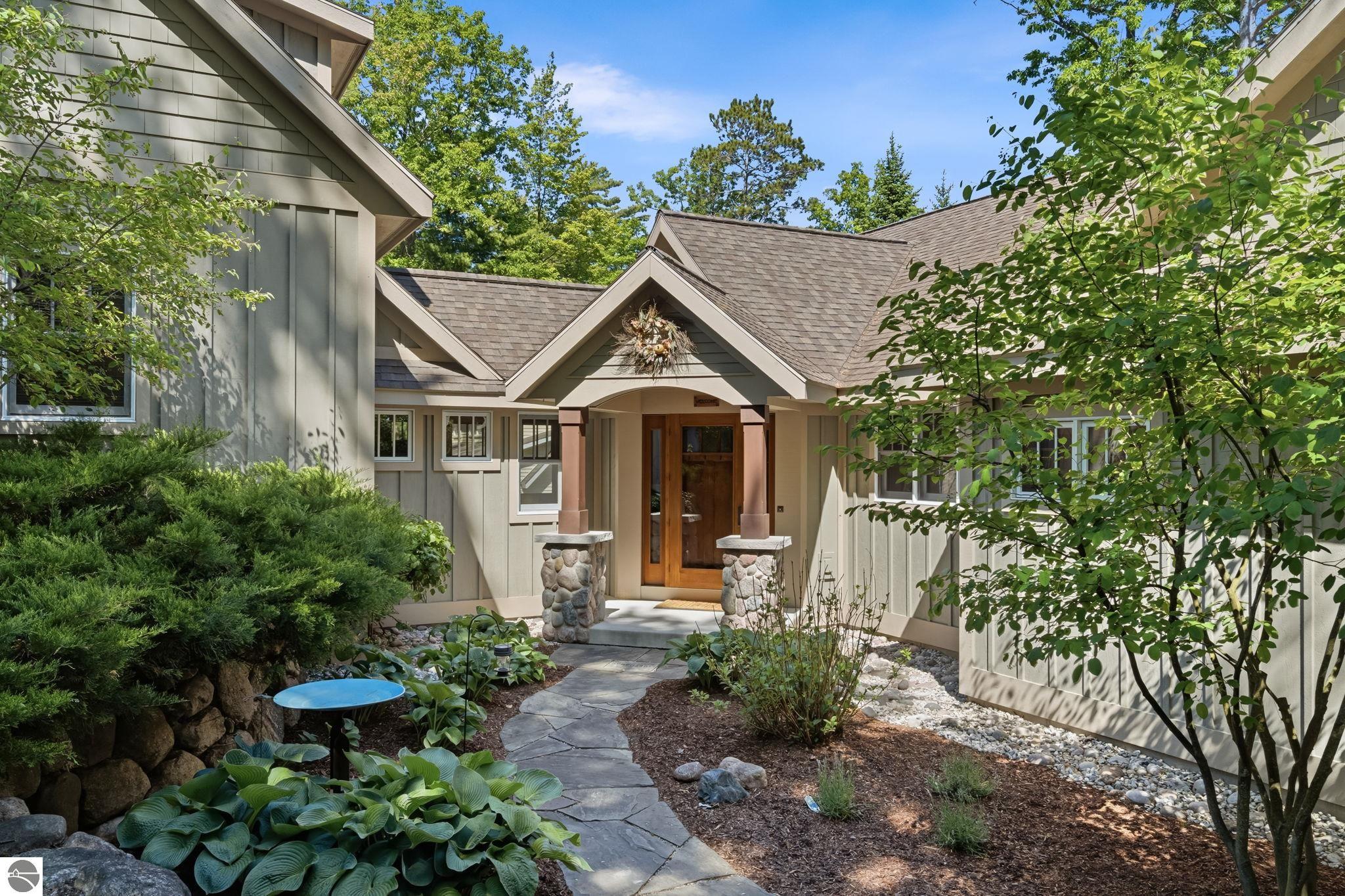 2704 Crescent Shores Drive