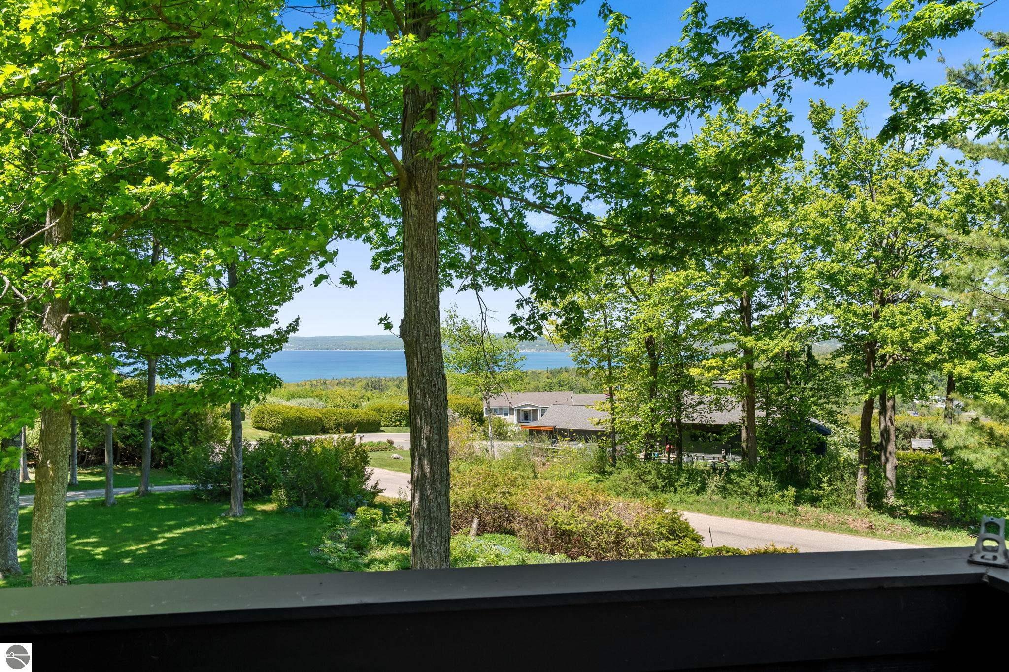 1425 Bay View Heights