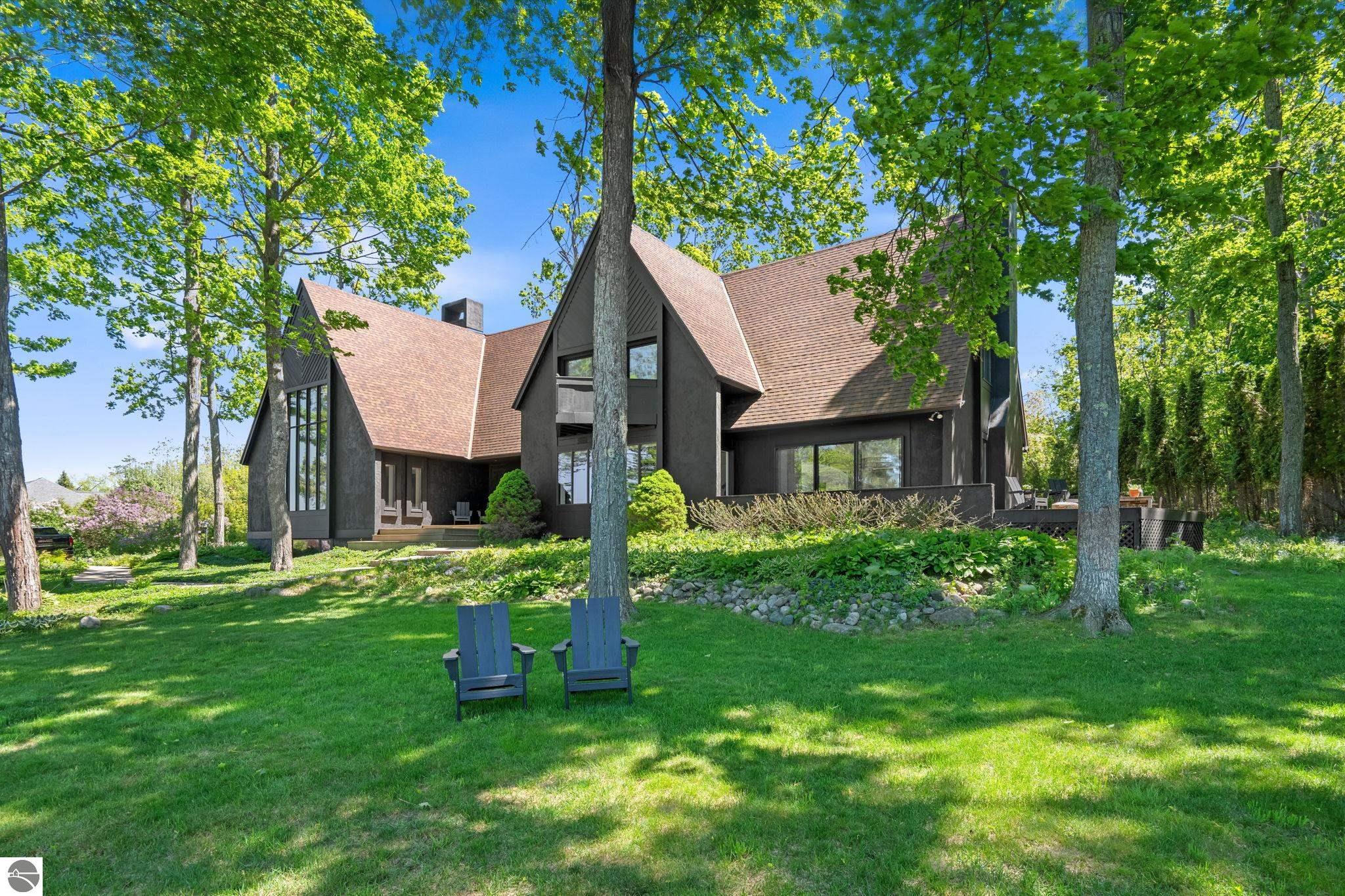 1425 Bay View Heights