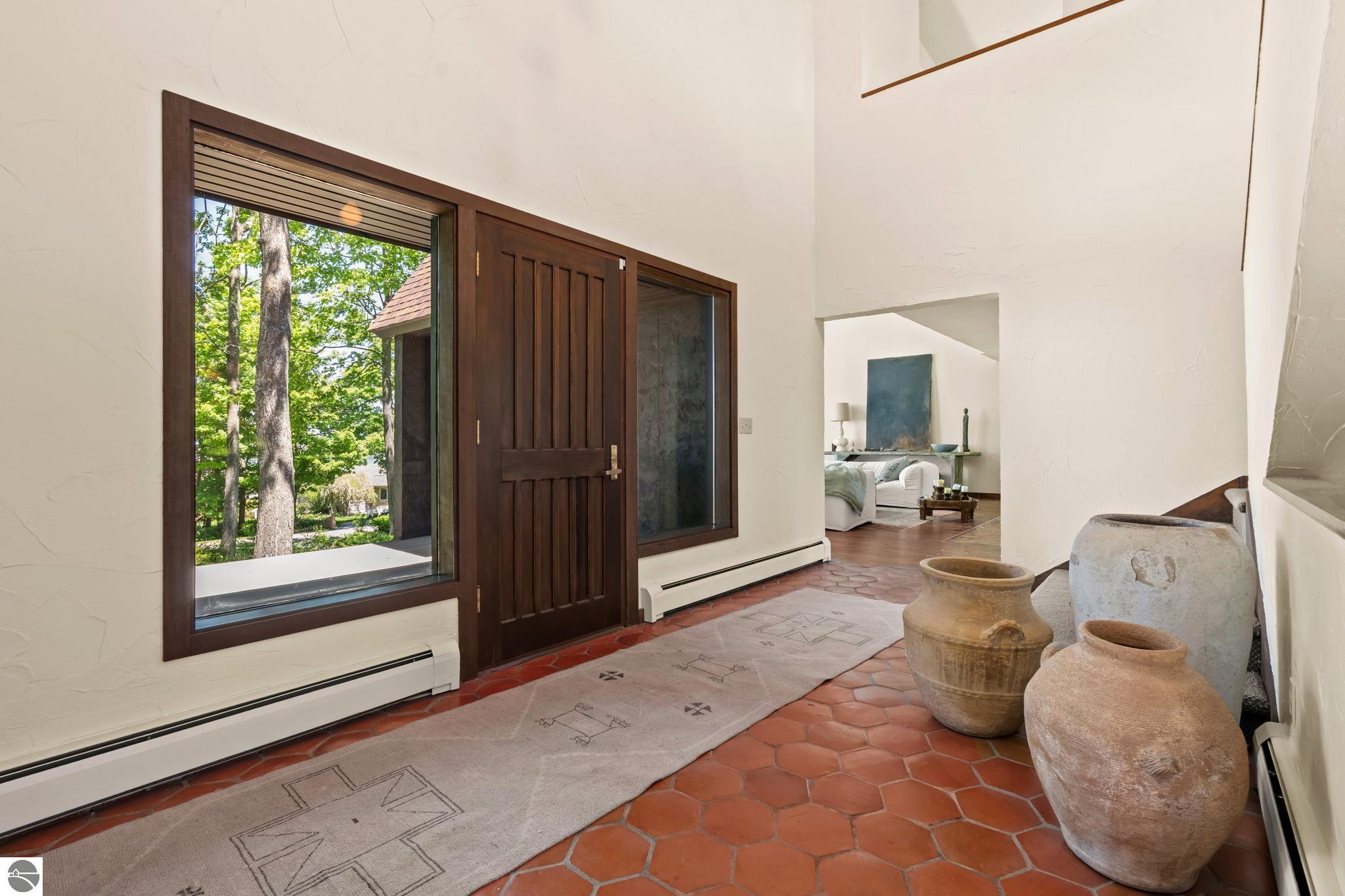 1425 Bay View Heights