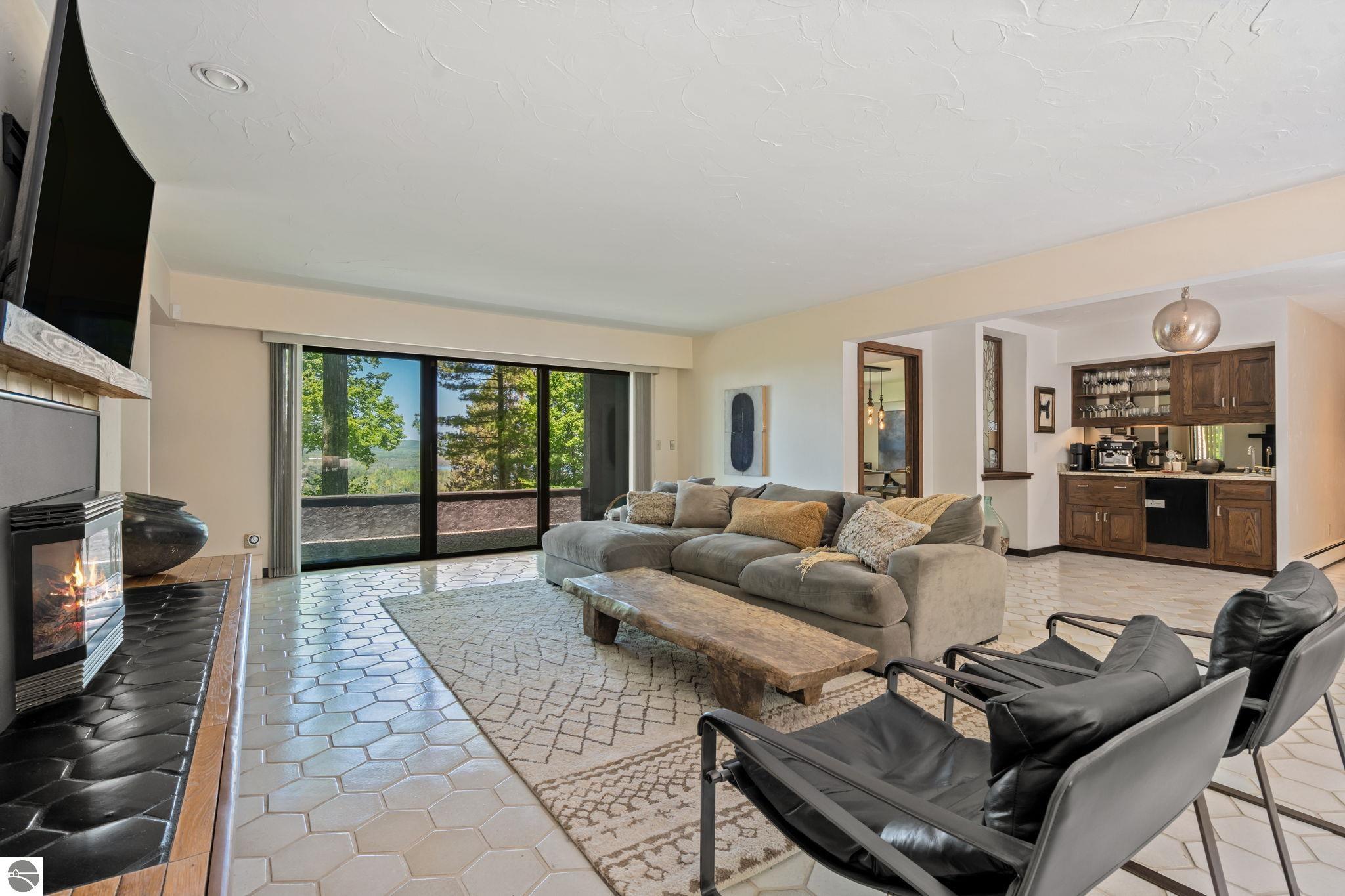 1425 Bay View Heights