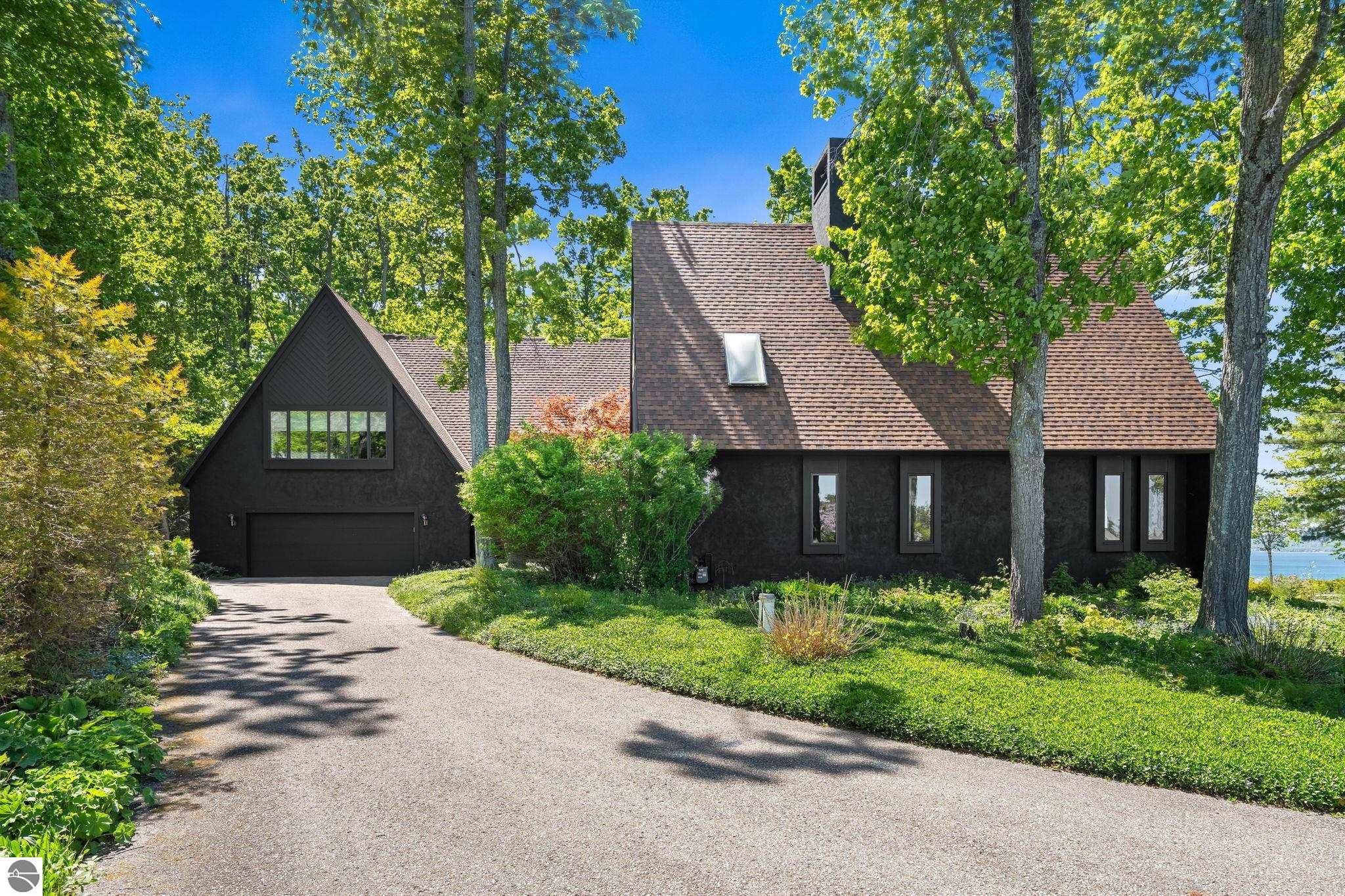 1425 Bay View Heights