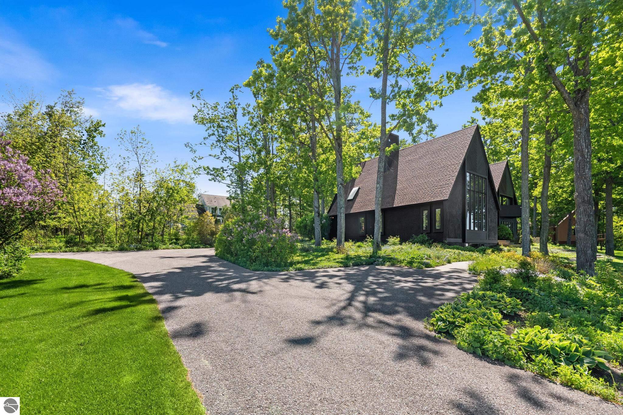 1425 Bay View Heights