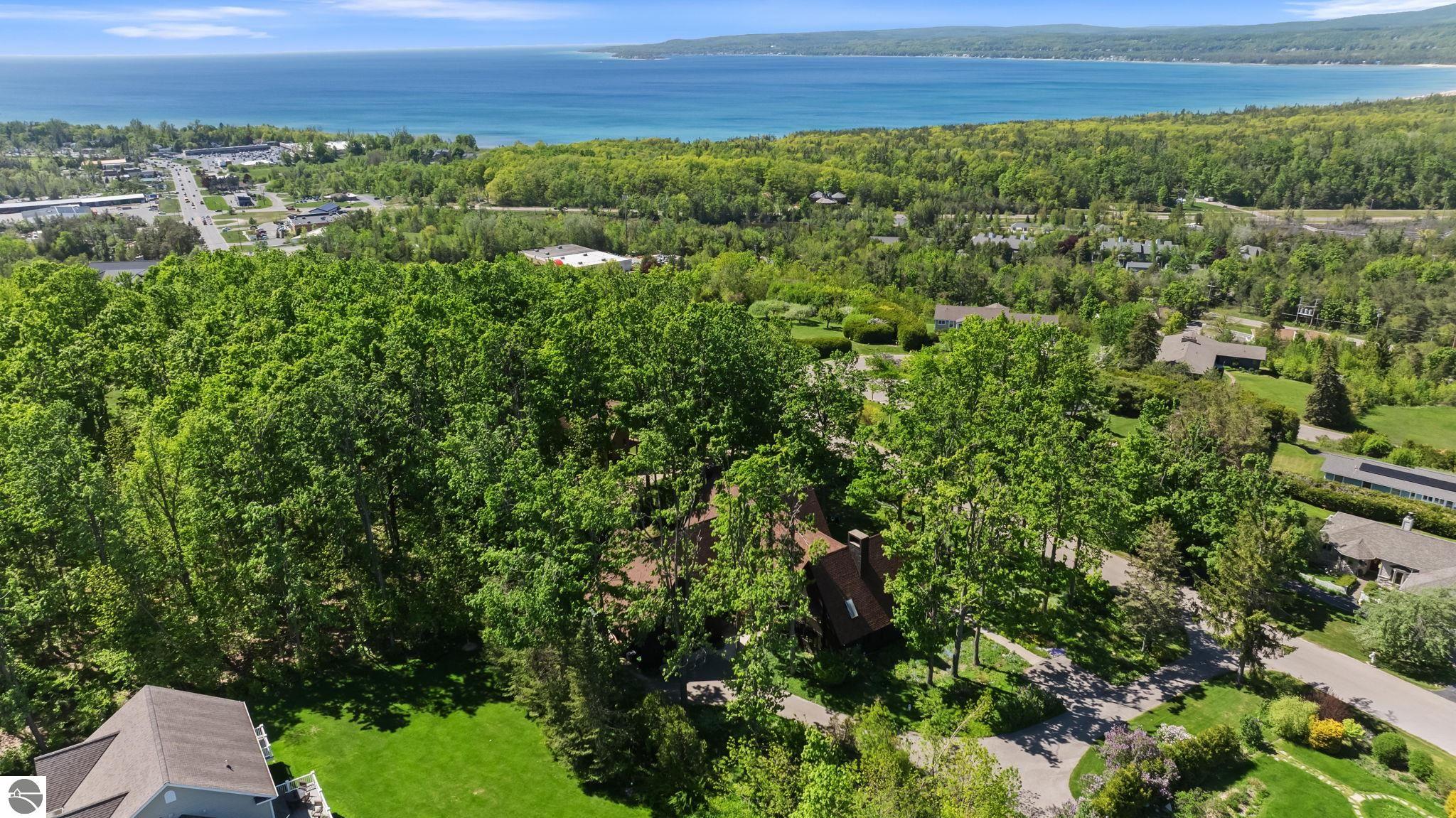 1425 Bay View Heights