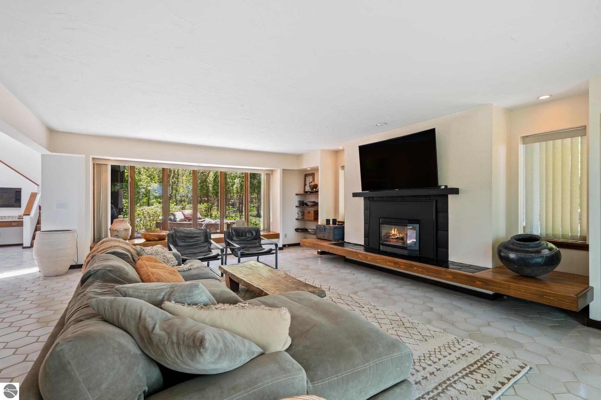 1425 Bay View Heights