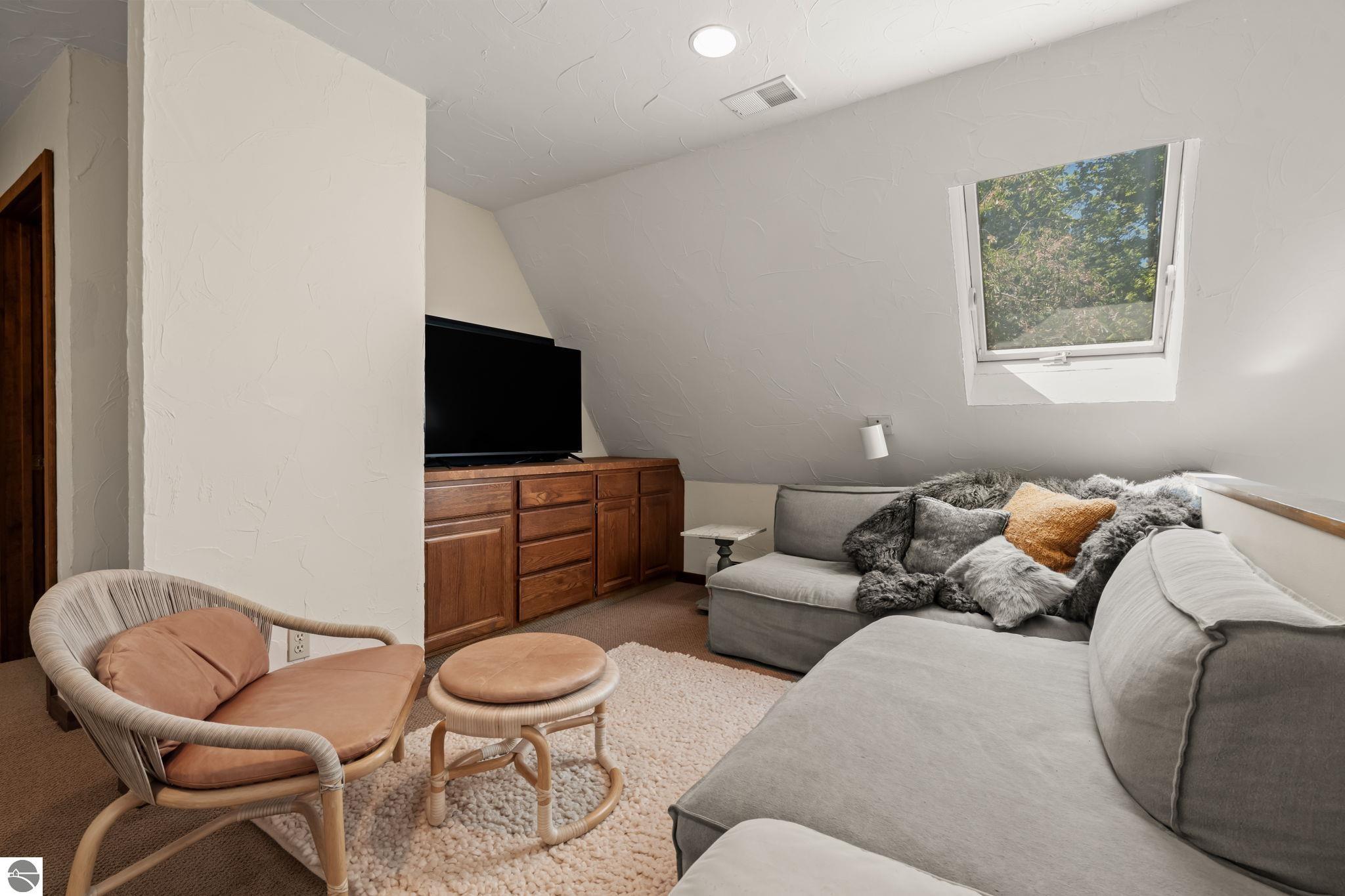 1425 Bay View Heights