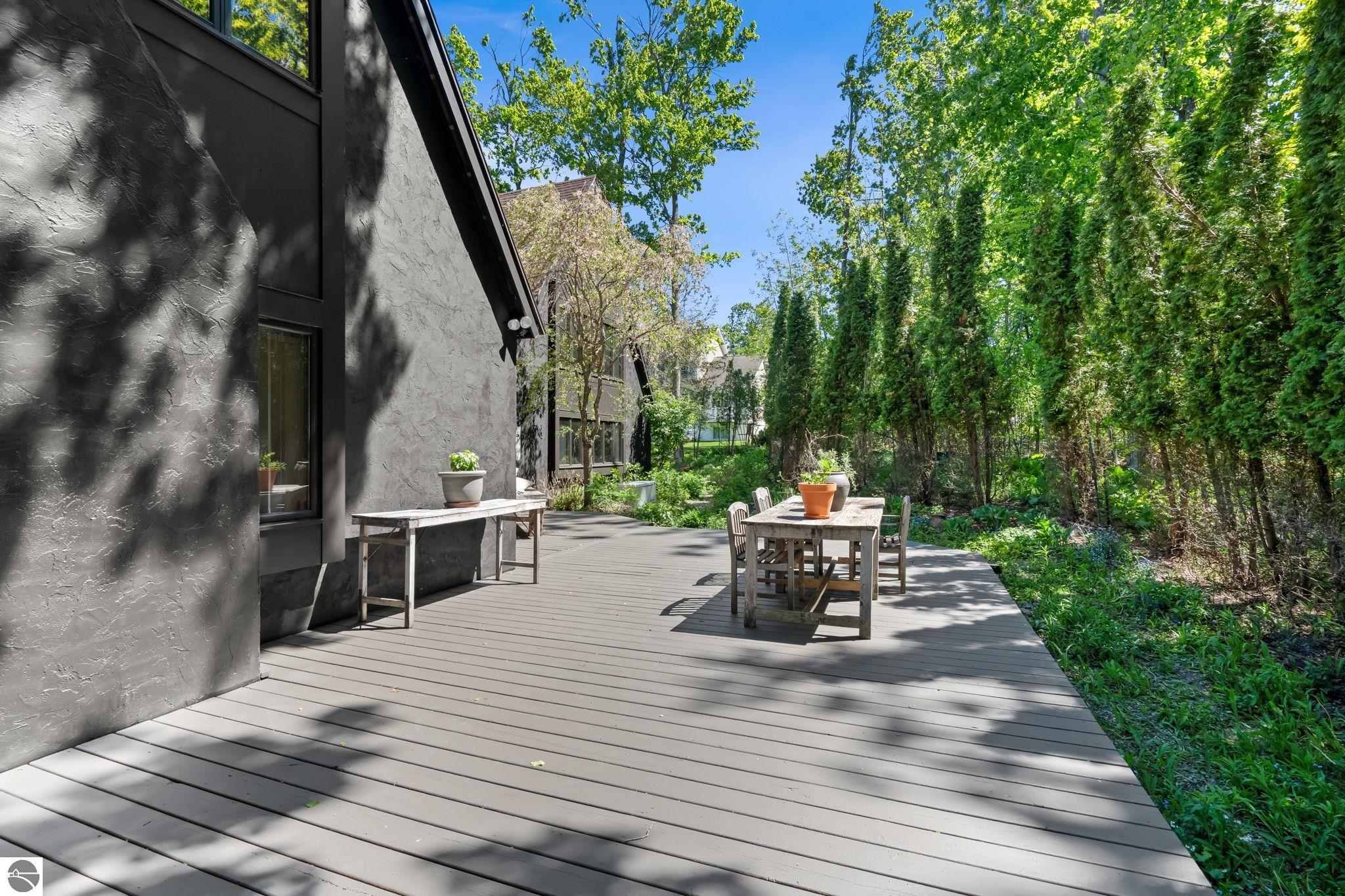 1425 Bay View Heights