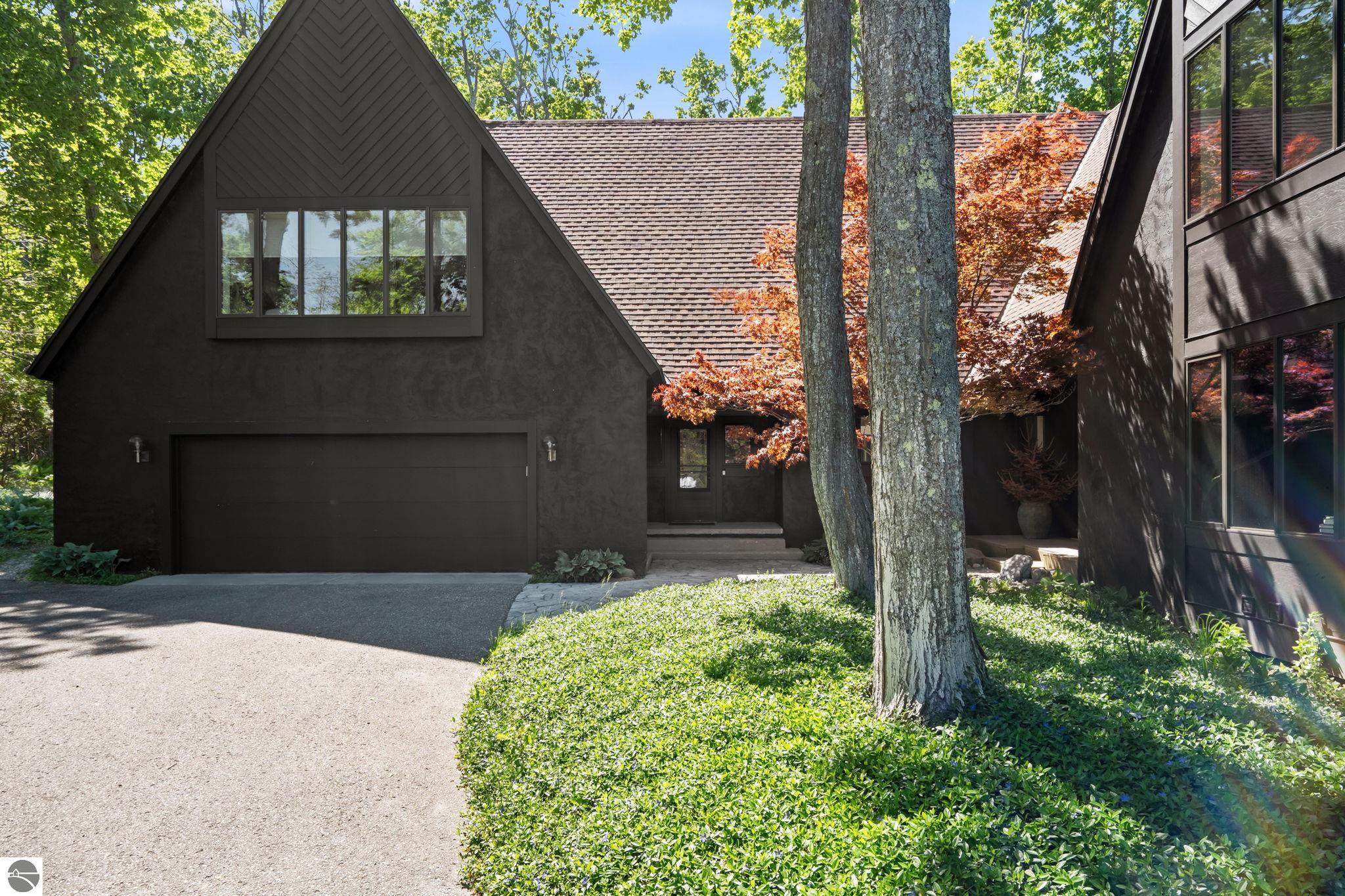 1425 Bay View Heights