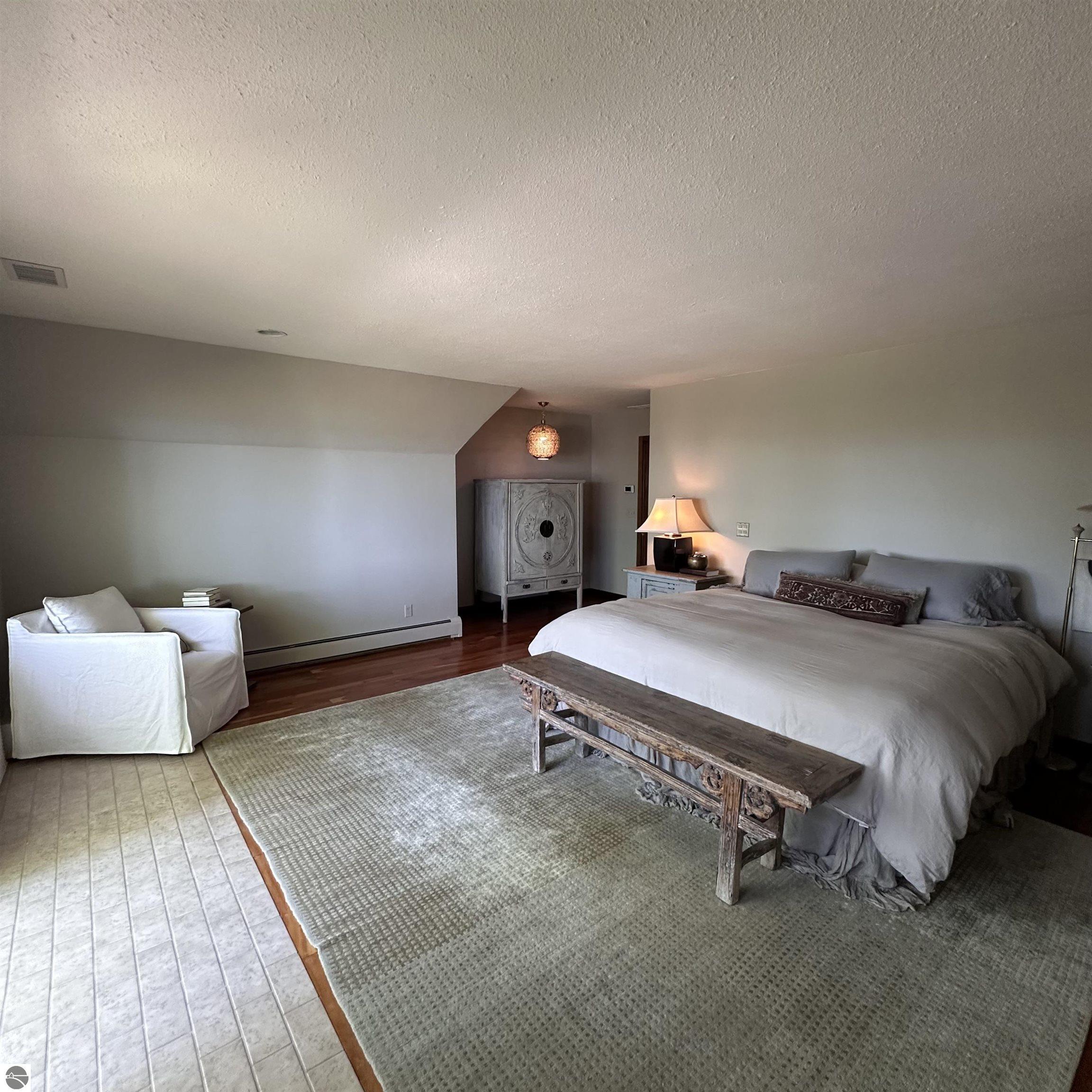 1425 Bay View Heights