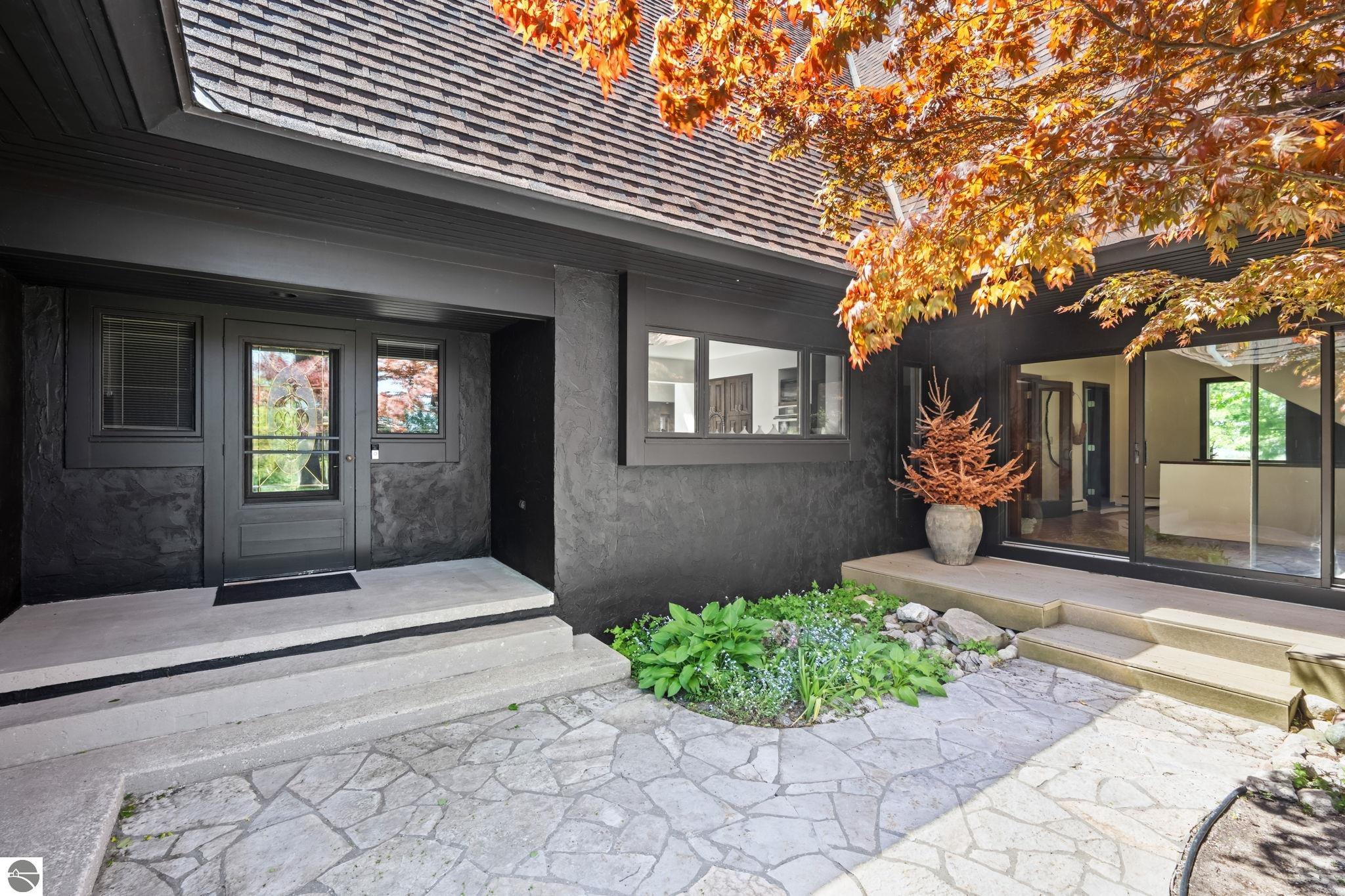 1425 Bay View Heights