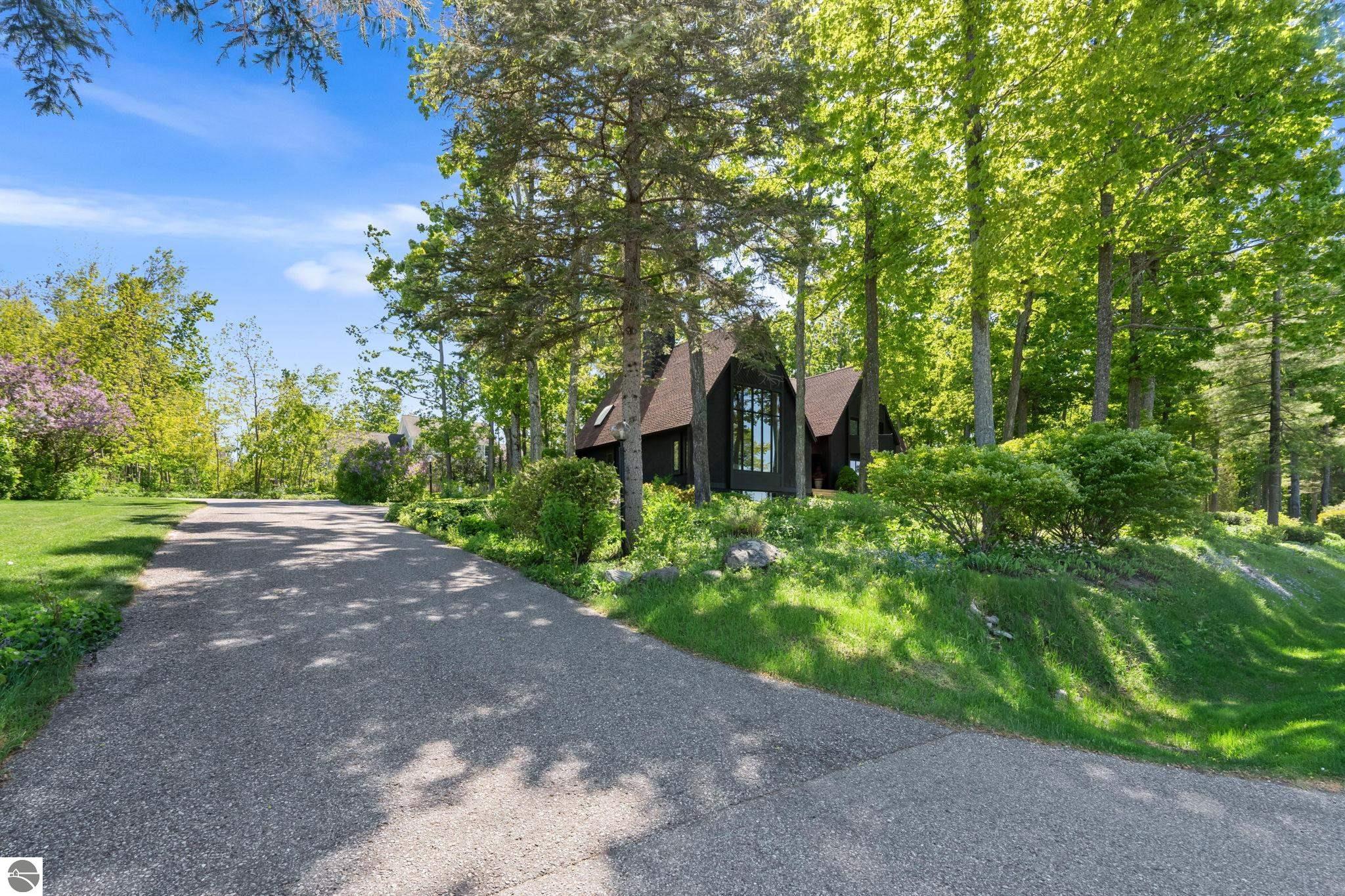 1425 Bay View Heights