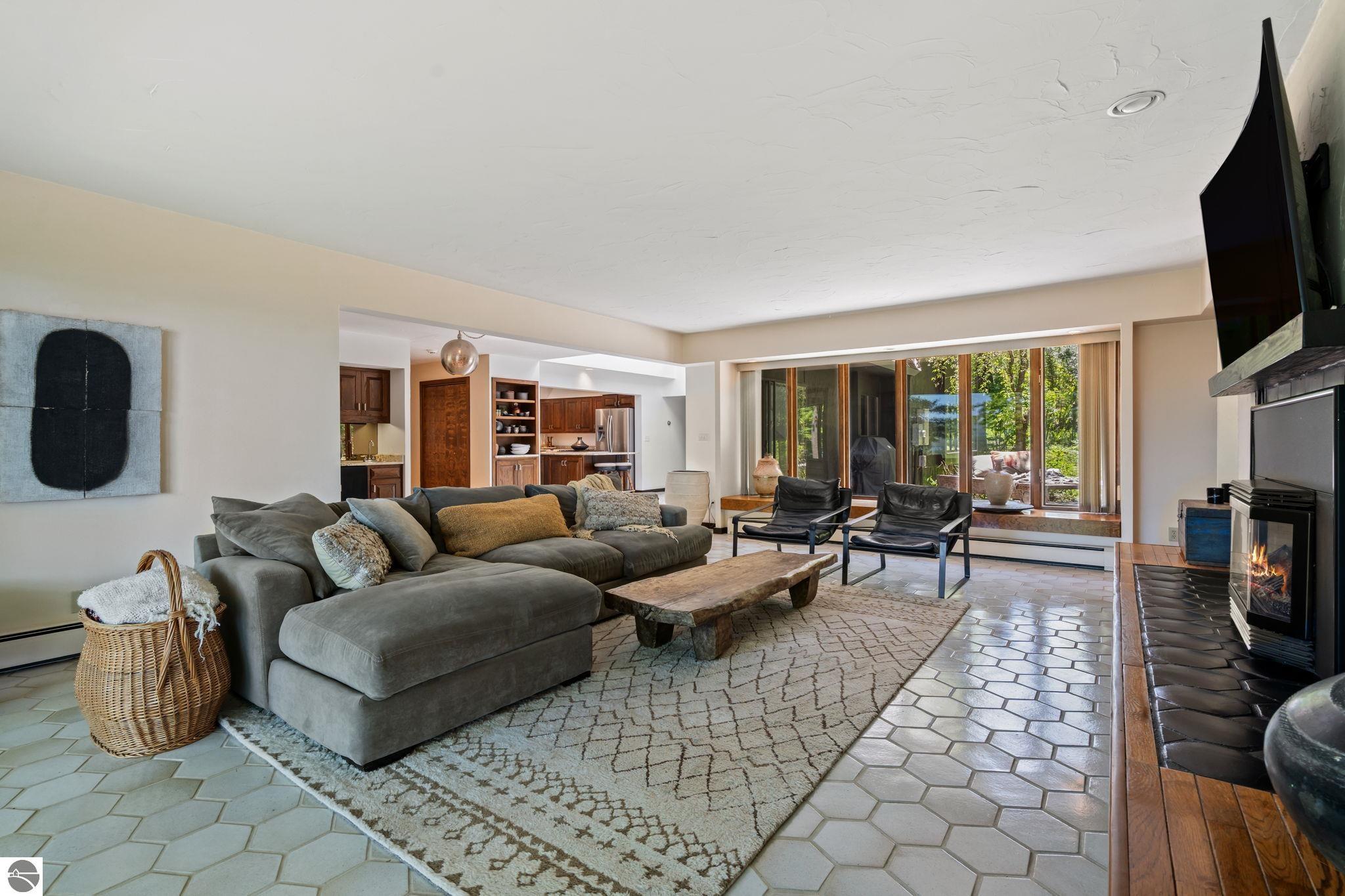 1425 Bay View Heights
