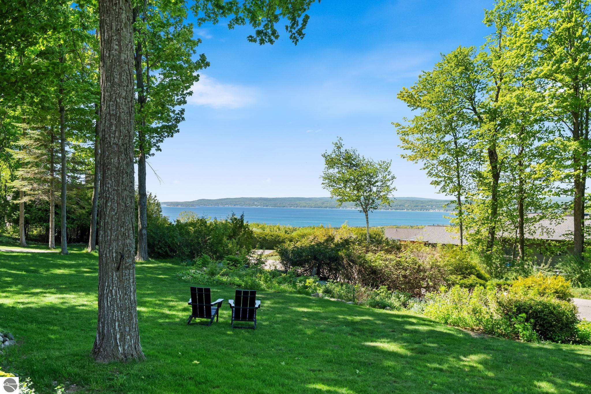 1425 Bay View Heights