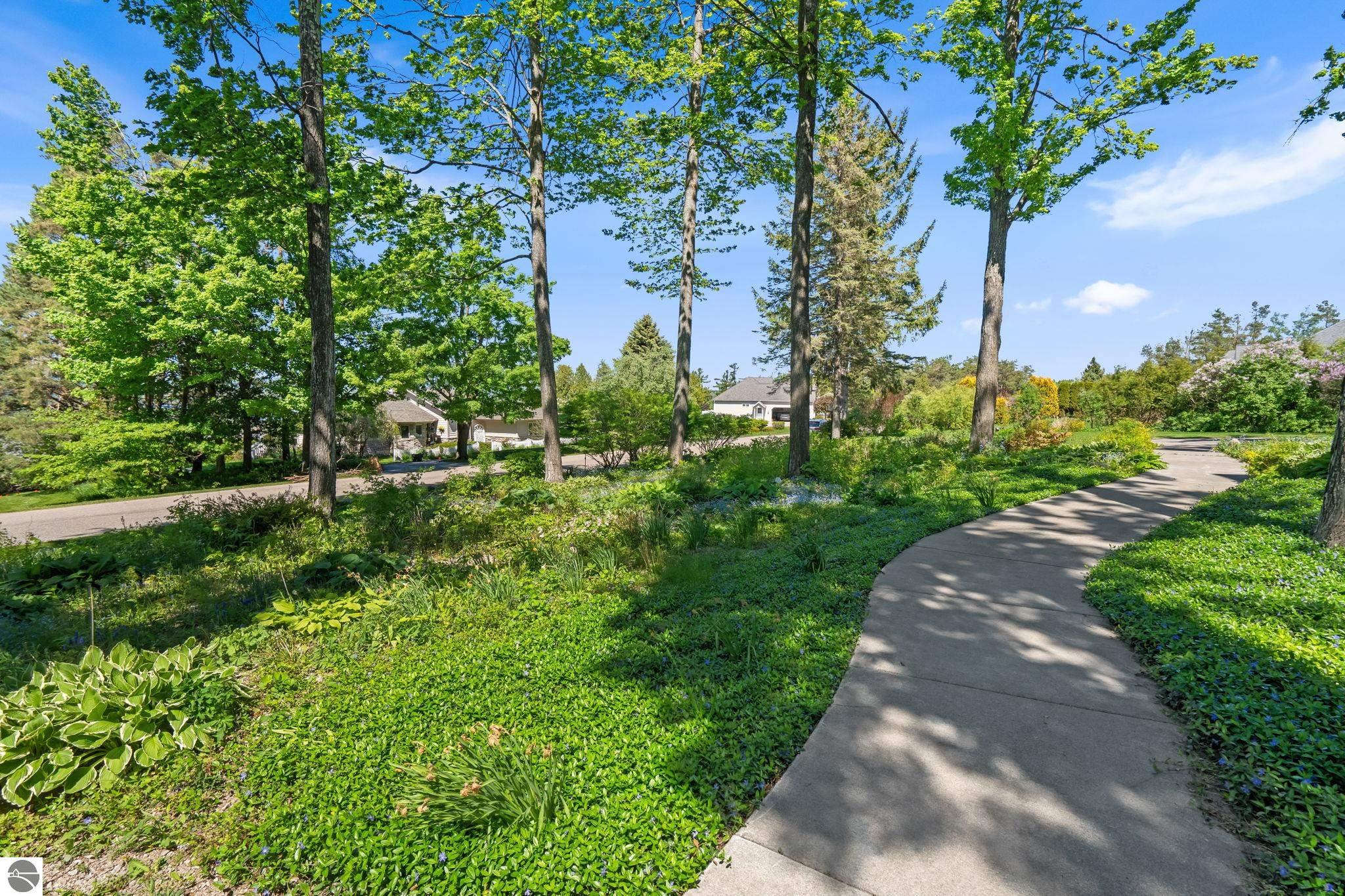 1425 Bay View Heights