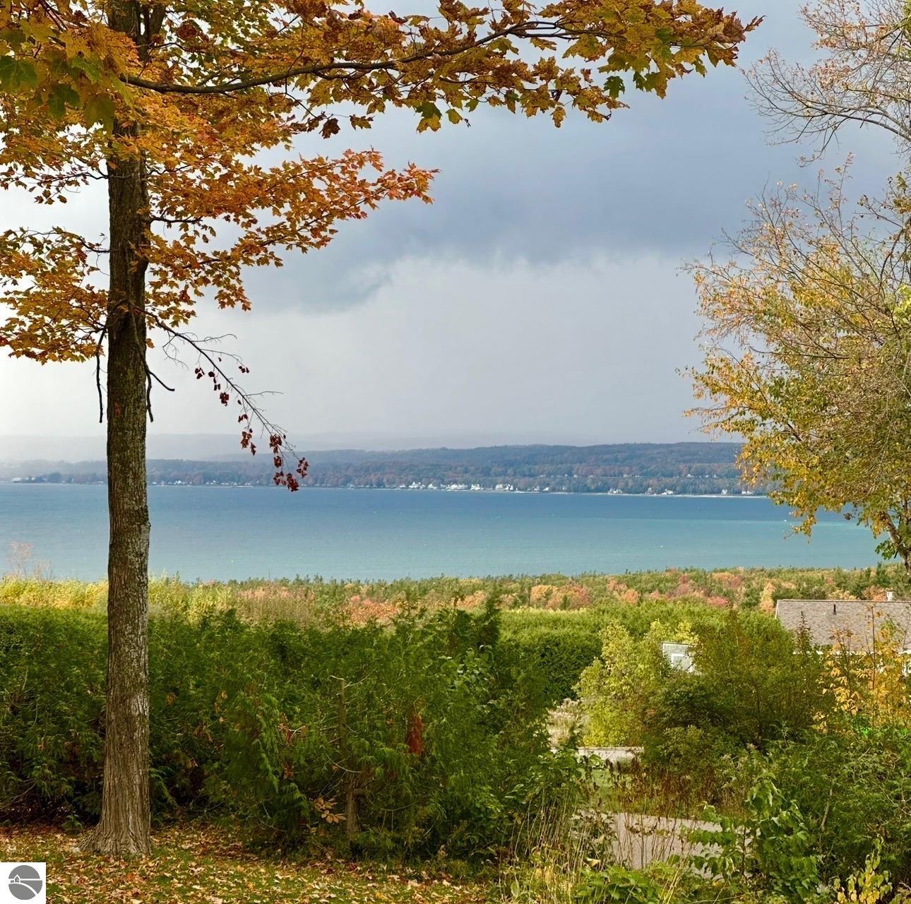 1425 Bay View Heights
