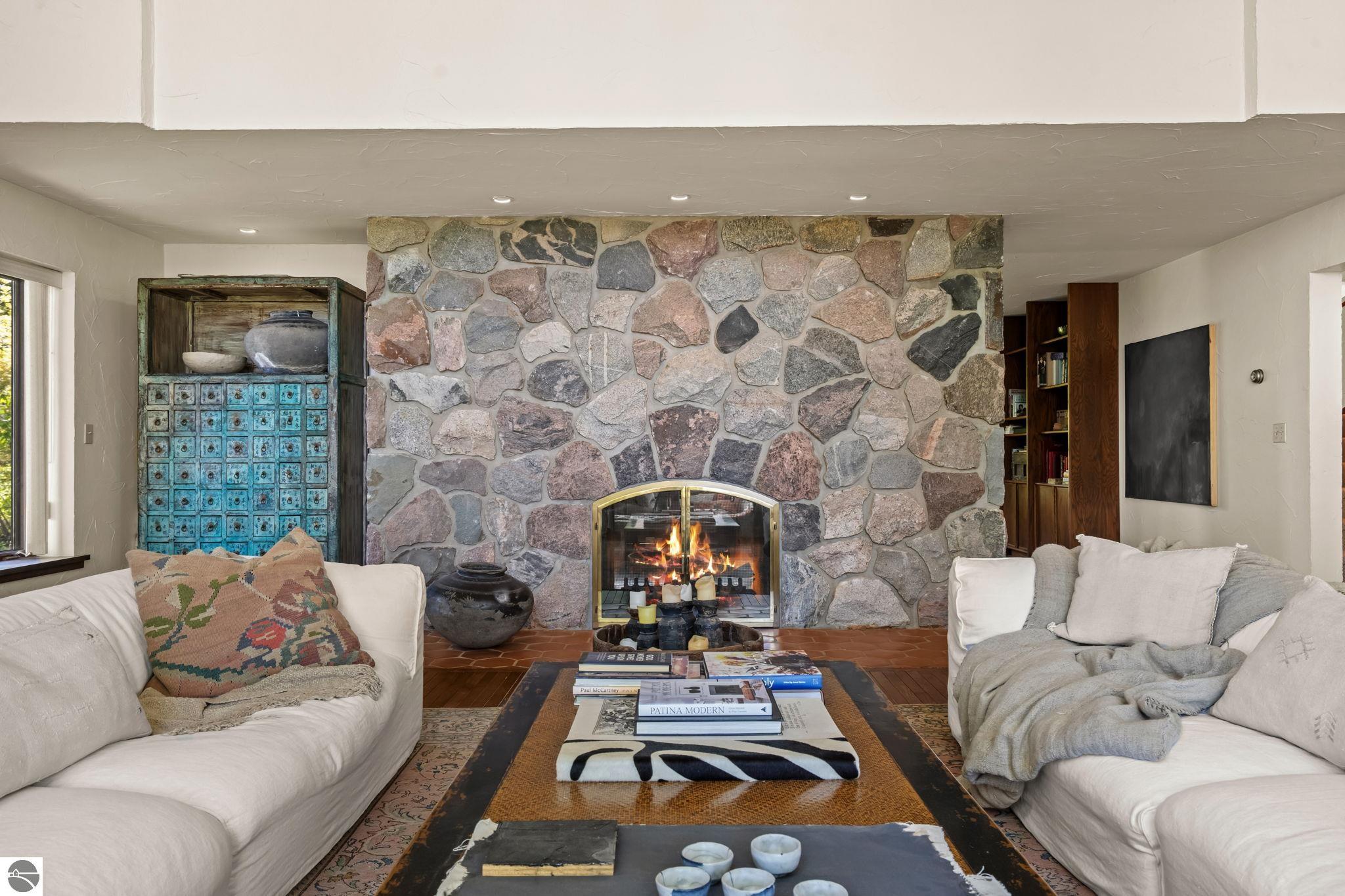 1425 Bay View Heights