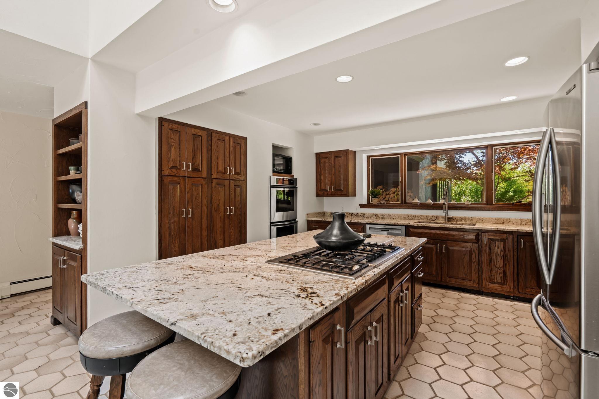1425 Bay View Heights