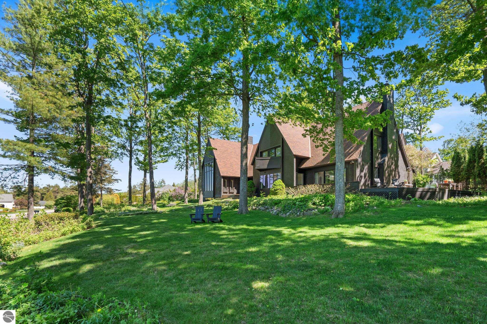 1425 Bay View Heights