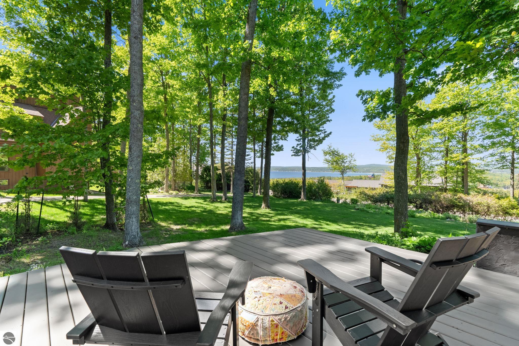 1425 Bay View Heights