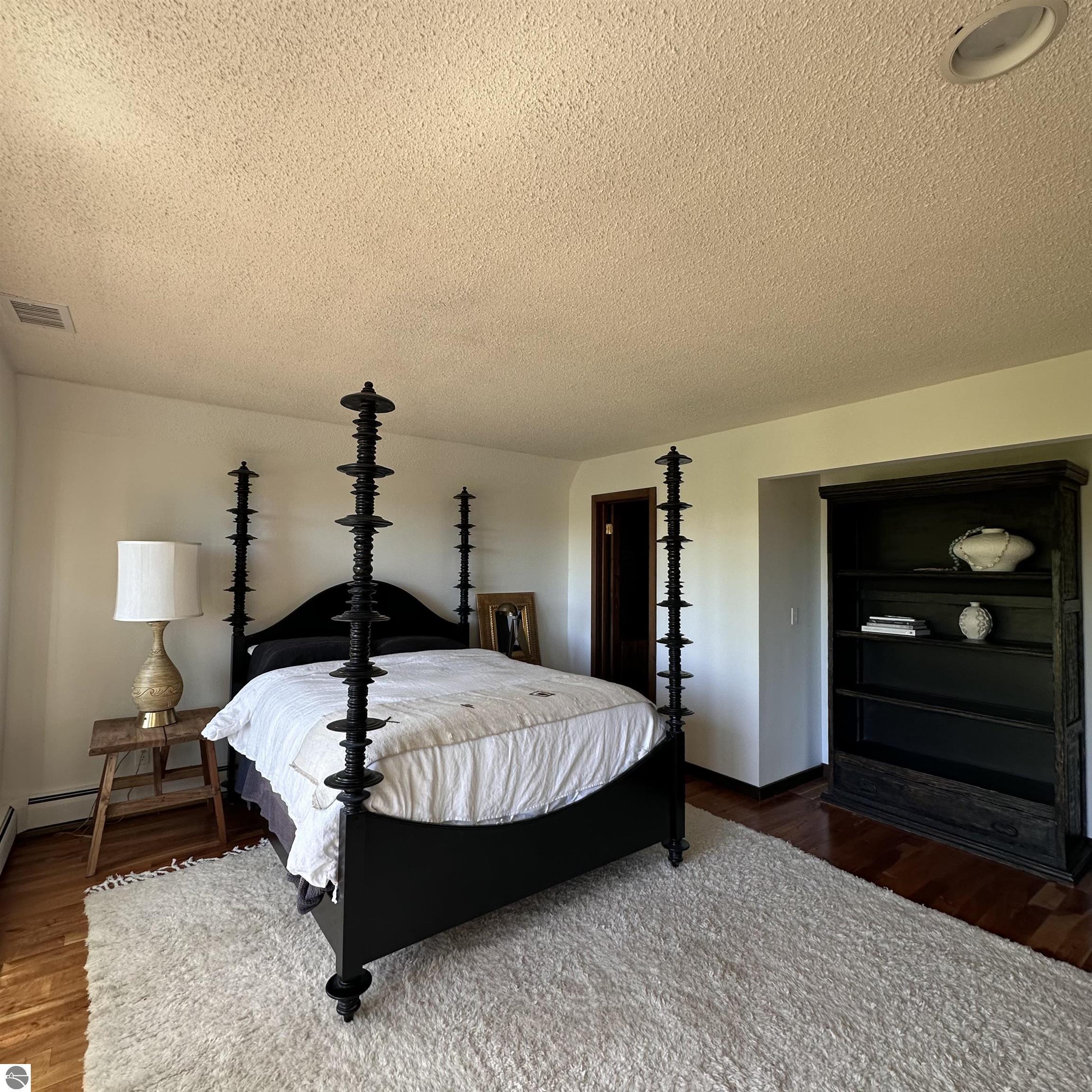 1425 Bay View Heights