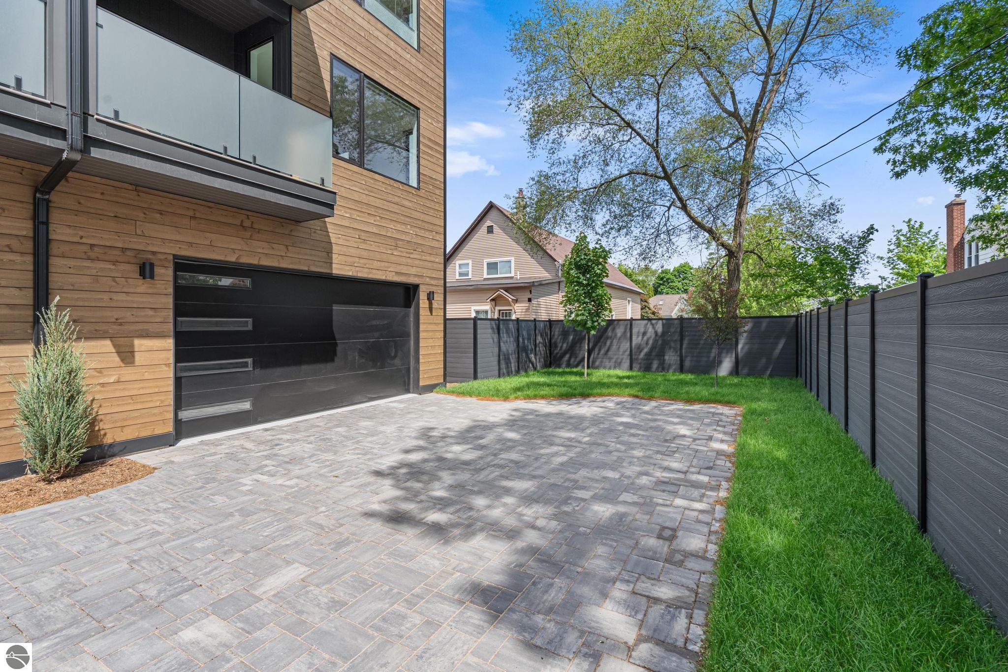 215 Barlow Street