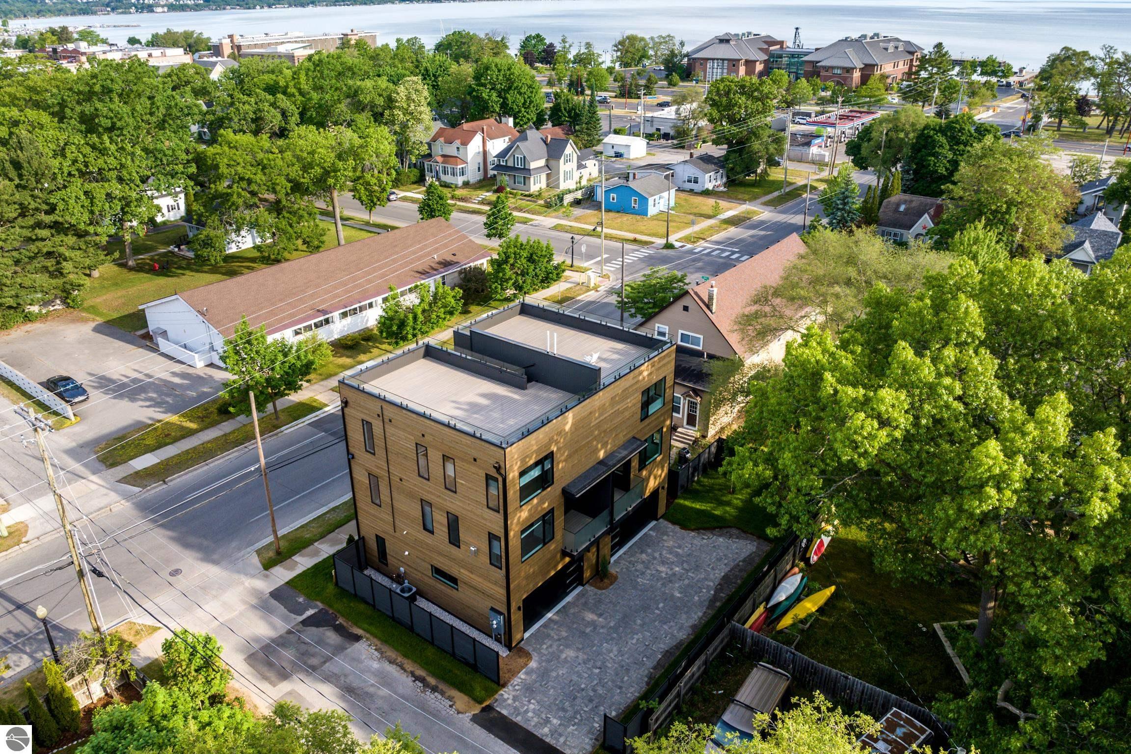 215 Barlow Street