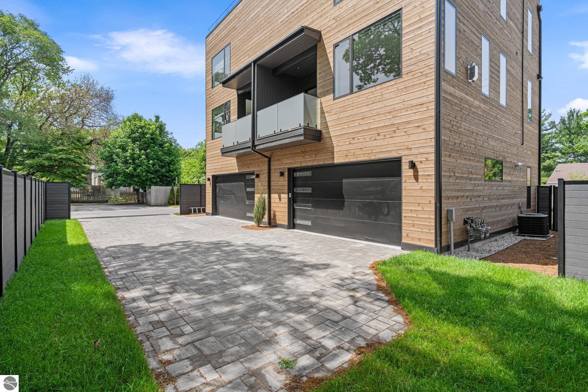215 Barlow Street